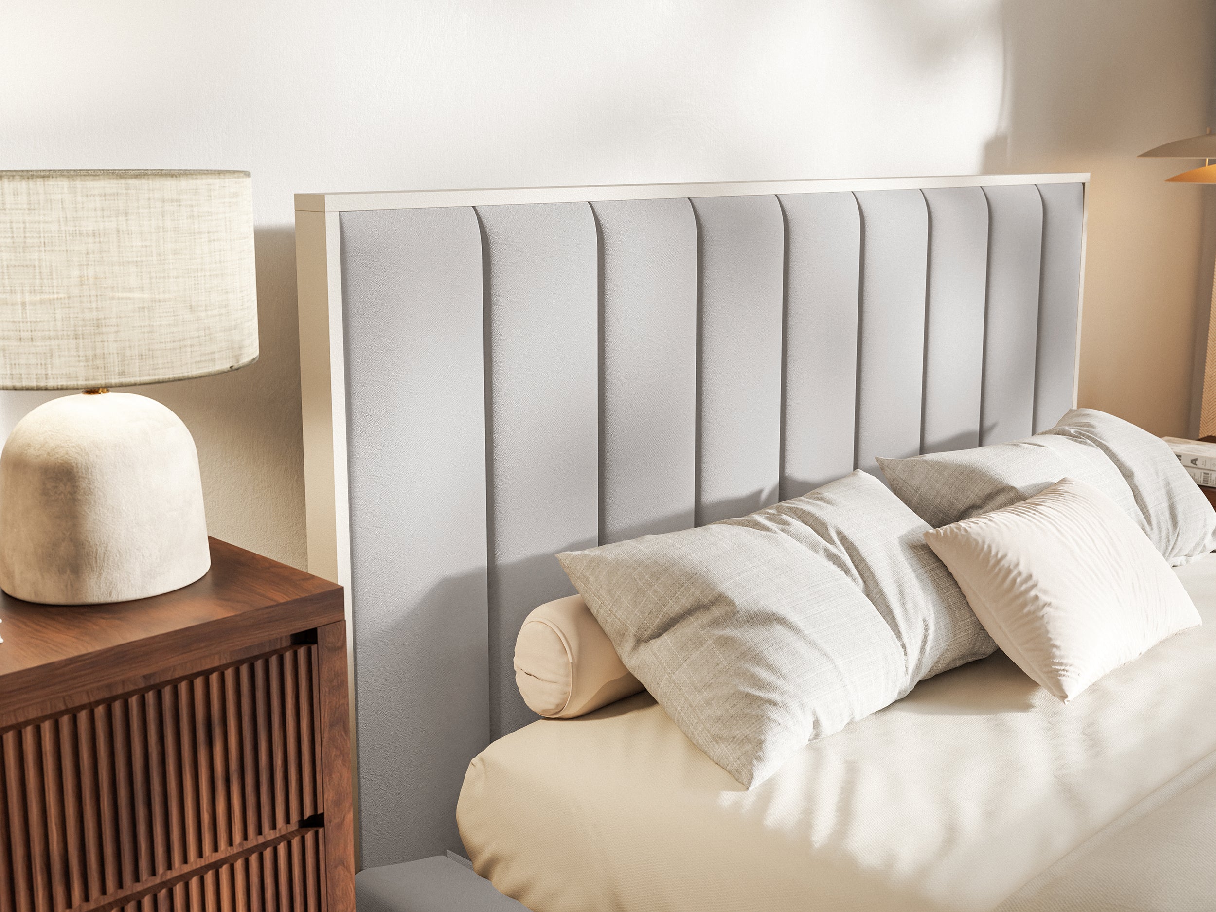 Łóżko tapicerowane 180x200 cm Togents z pojemnikiem i oświetleniem LED stelaż metalowy jasnoszare welur hydrofobowy