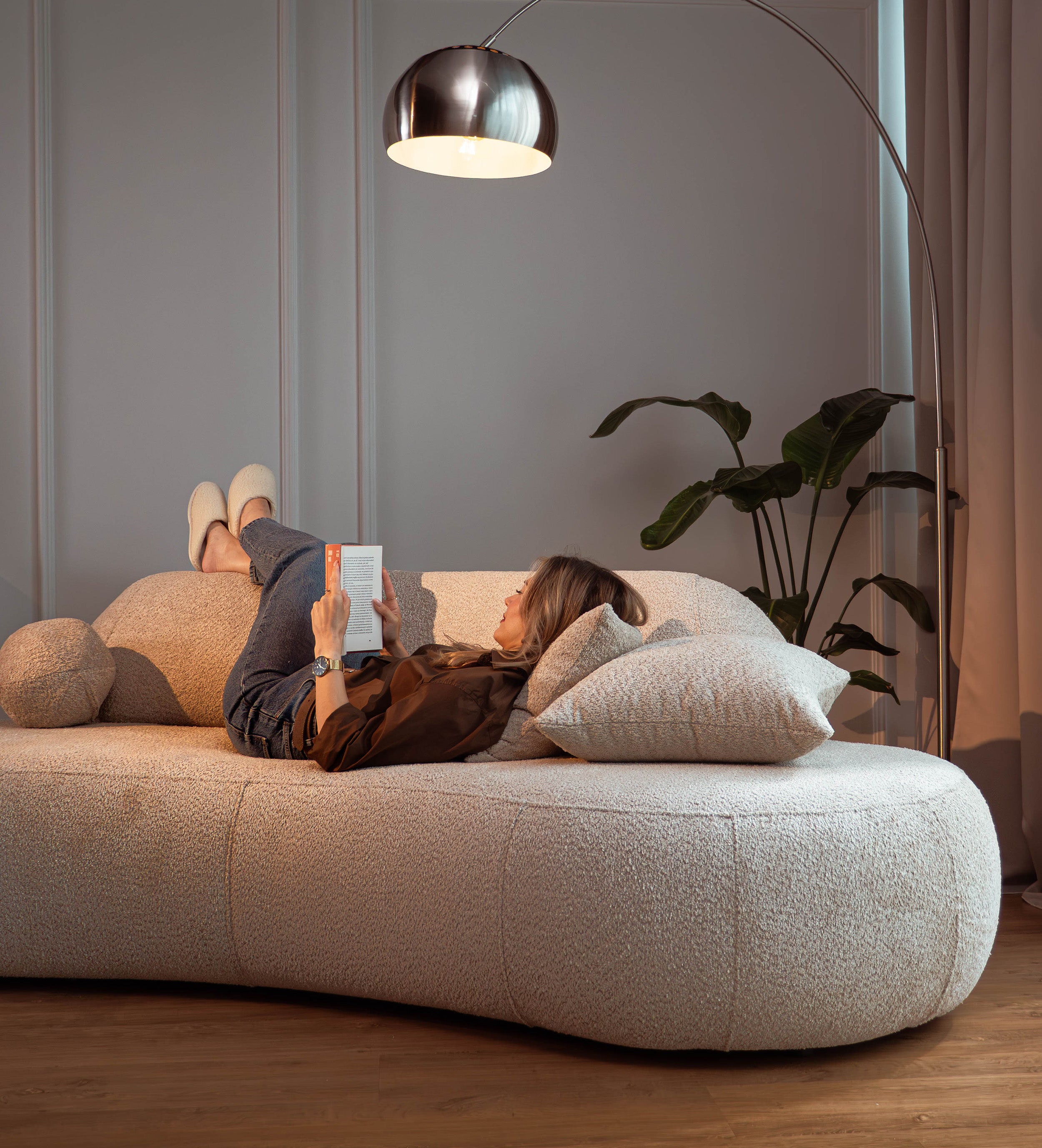 Sofa trzyosobowa Balme jasnobeżowa boucle