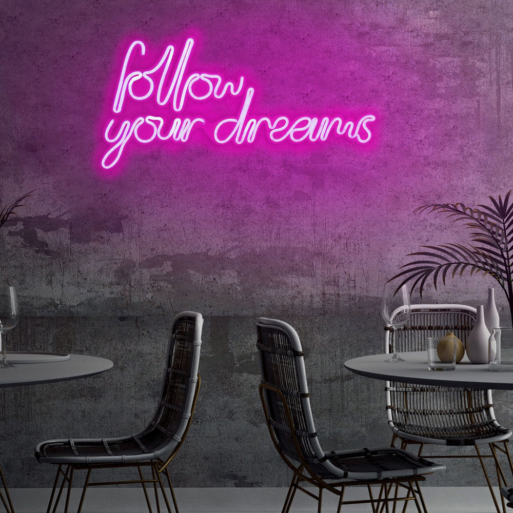 Neon na ścianę Letely z napisem Follow Your Dreams różowy