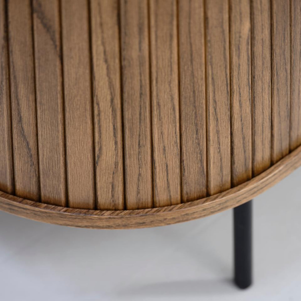 Komoda Gativel 140x76 cm lamele dąb palony