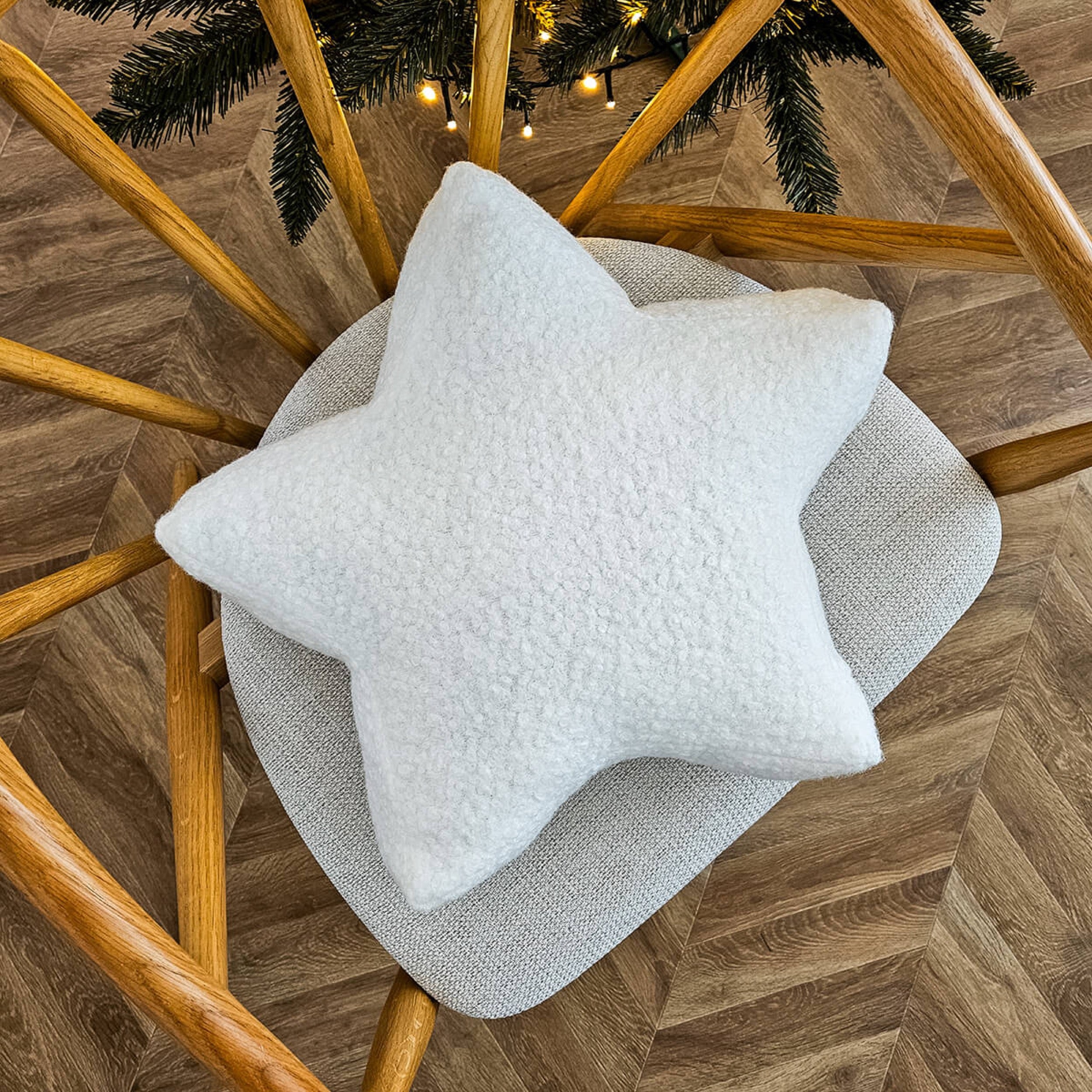 Poduszka Soft Loop 44x44 cm biała gwiazdka