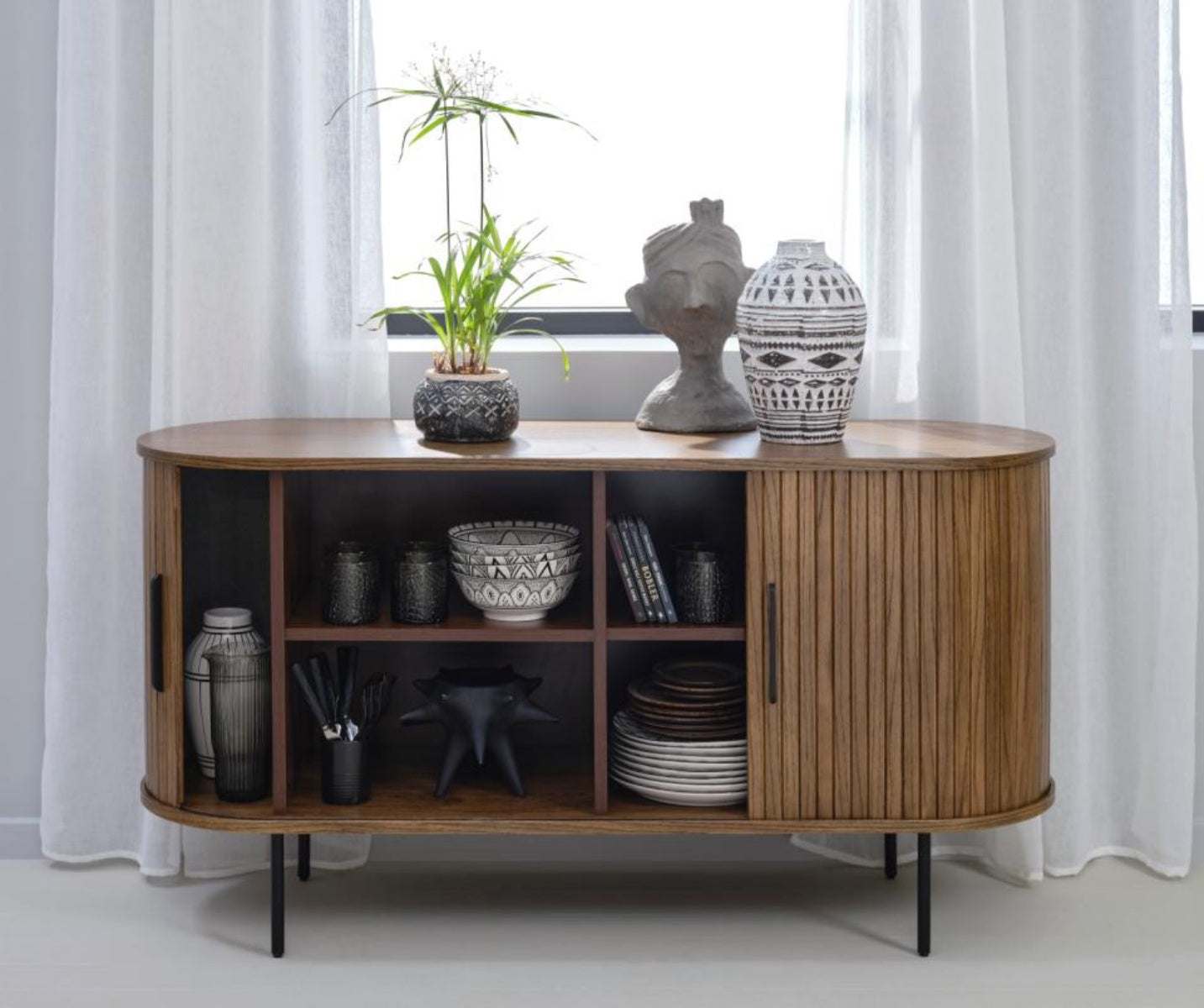 Komoda Gativel 140x76 cm lamele dąb palony
