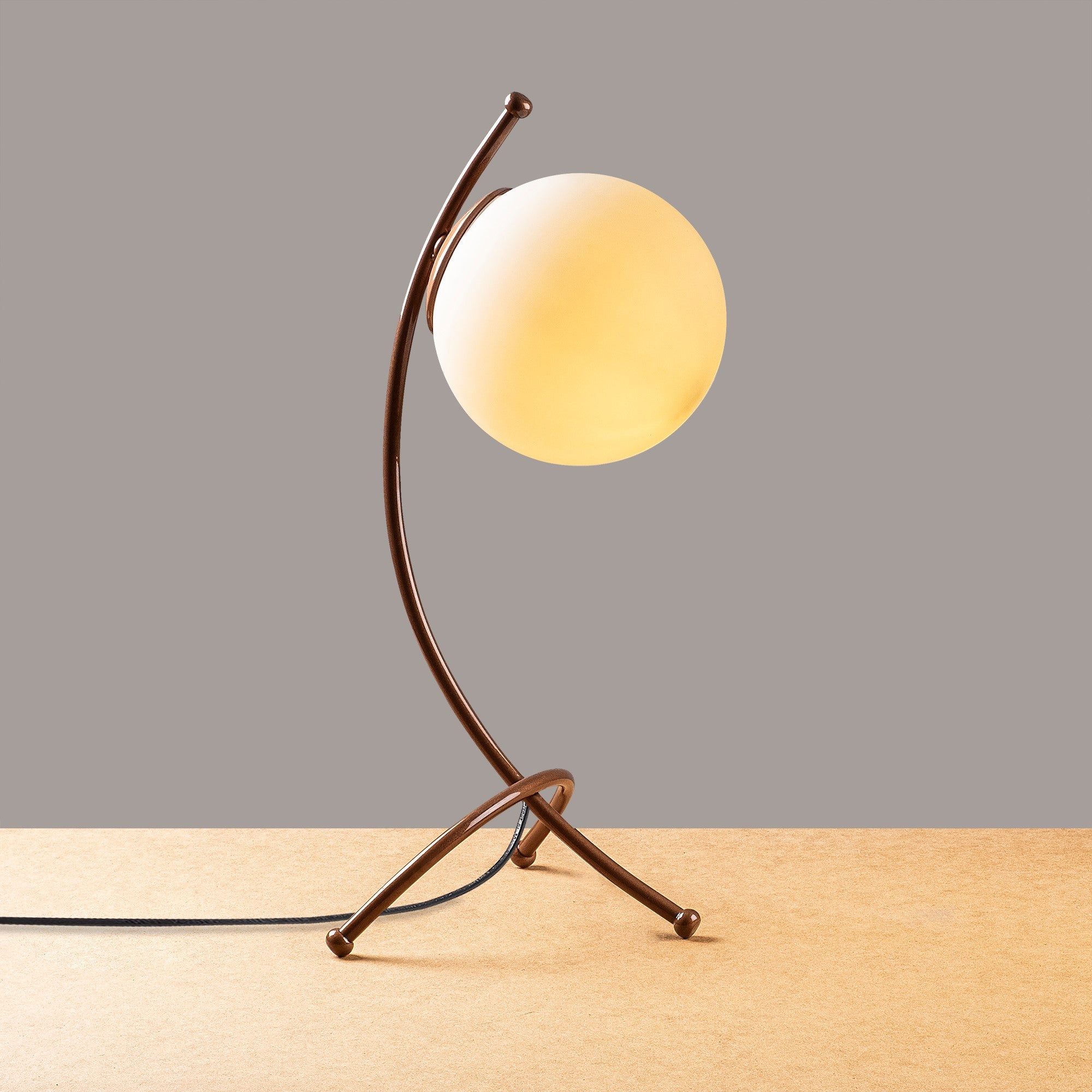 Lampa stołowa Villne miedziana