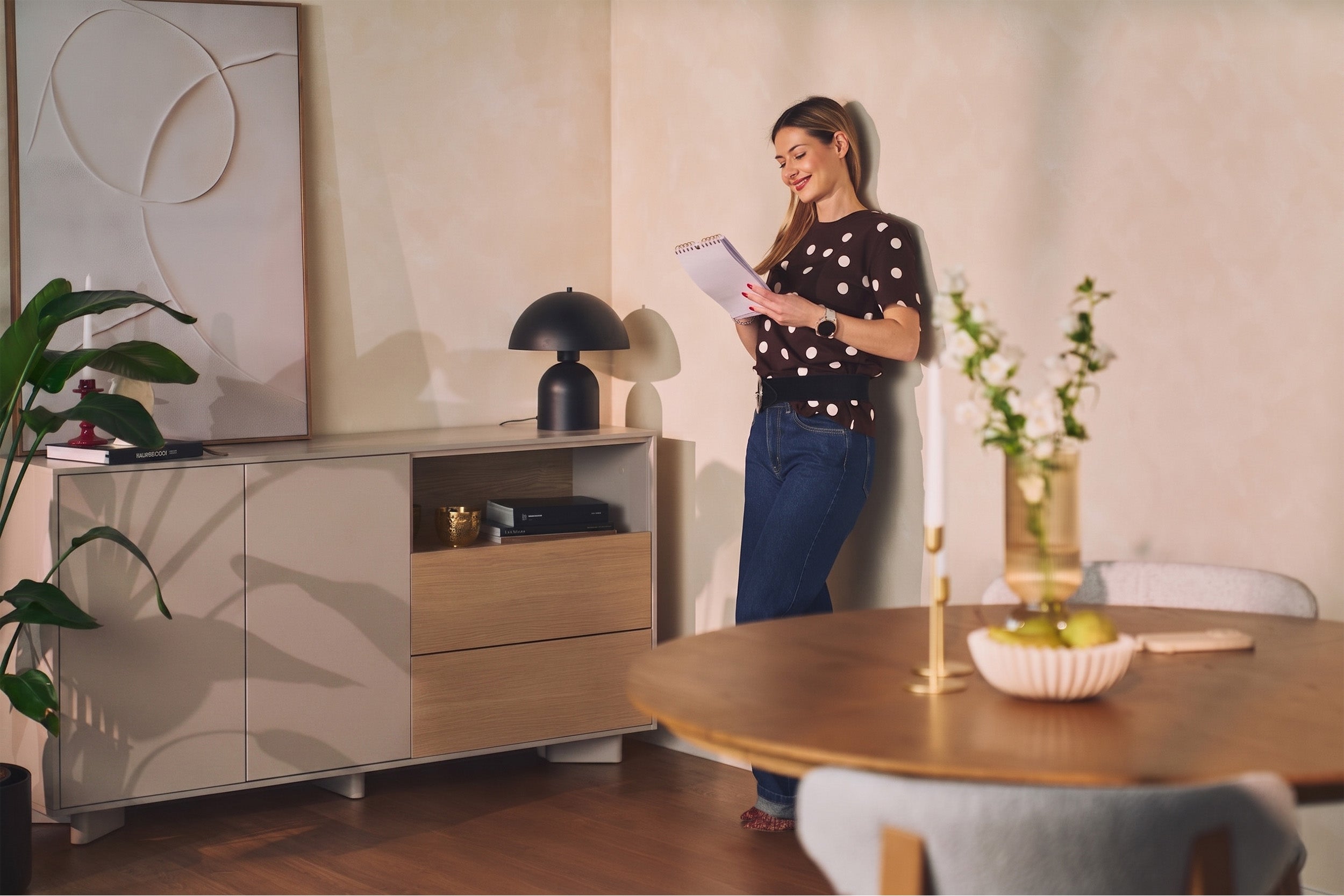 Komoda dwudrzwiowa Distria z szufladami 156 cm kaszmir/dąb vicenza