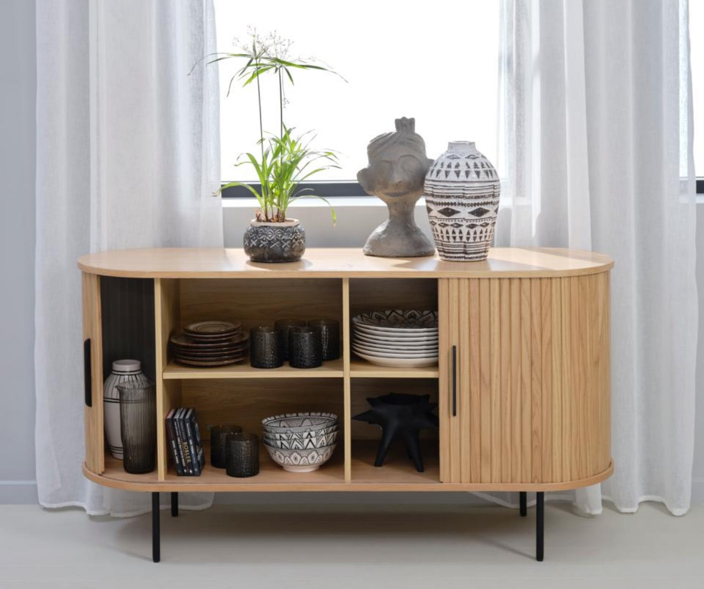 Komoda Gativel 140x76 cm lamele dąb naturalny