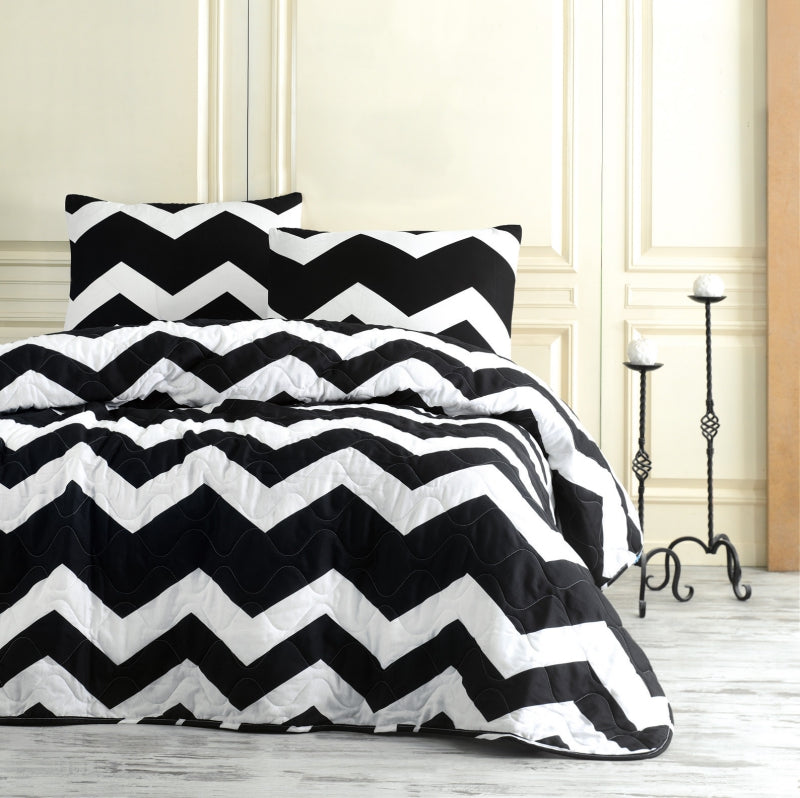 Narzuta Zigzag 200x220 cm z dwiema poszewkami na poduszkę 50x70 cm