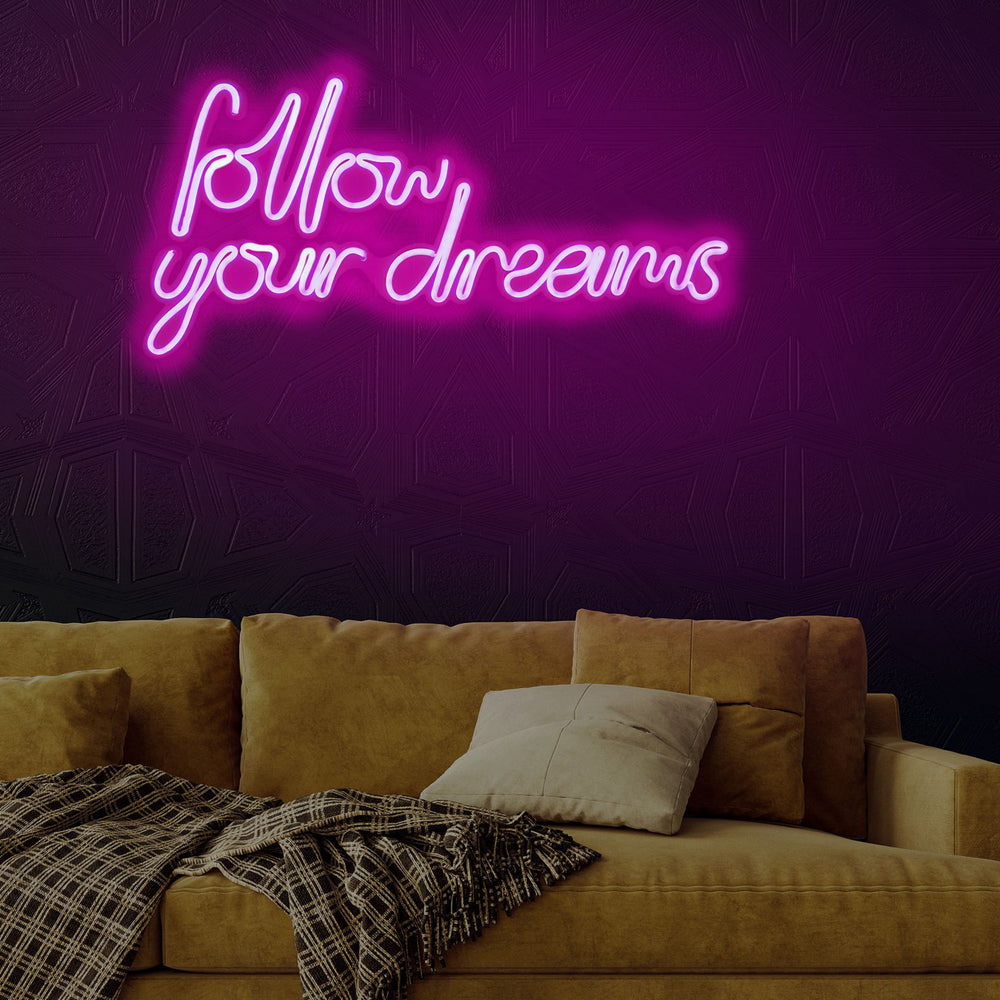 Neon na ścianę Letely z napisem Follow Your Dreams różowy