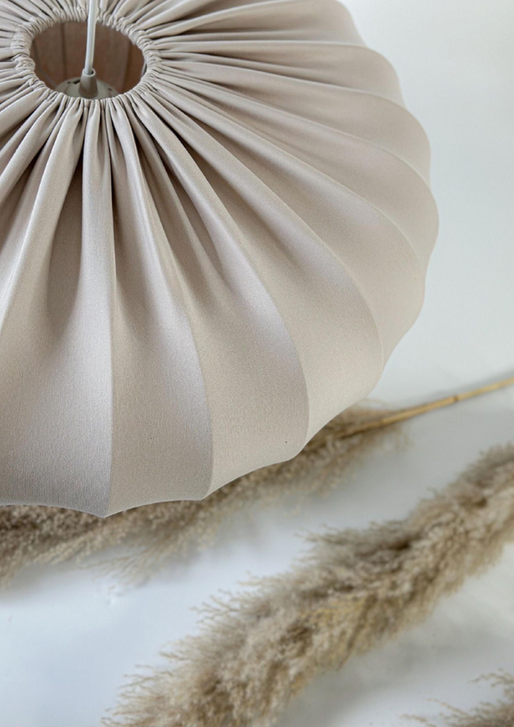 Lampa wisząca Cafee średnica 52 cm frappe z czarną podstawą