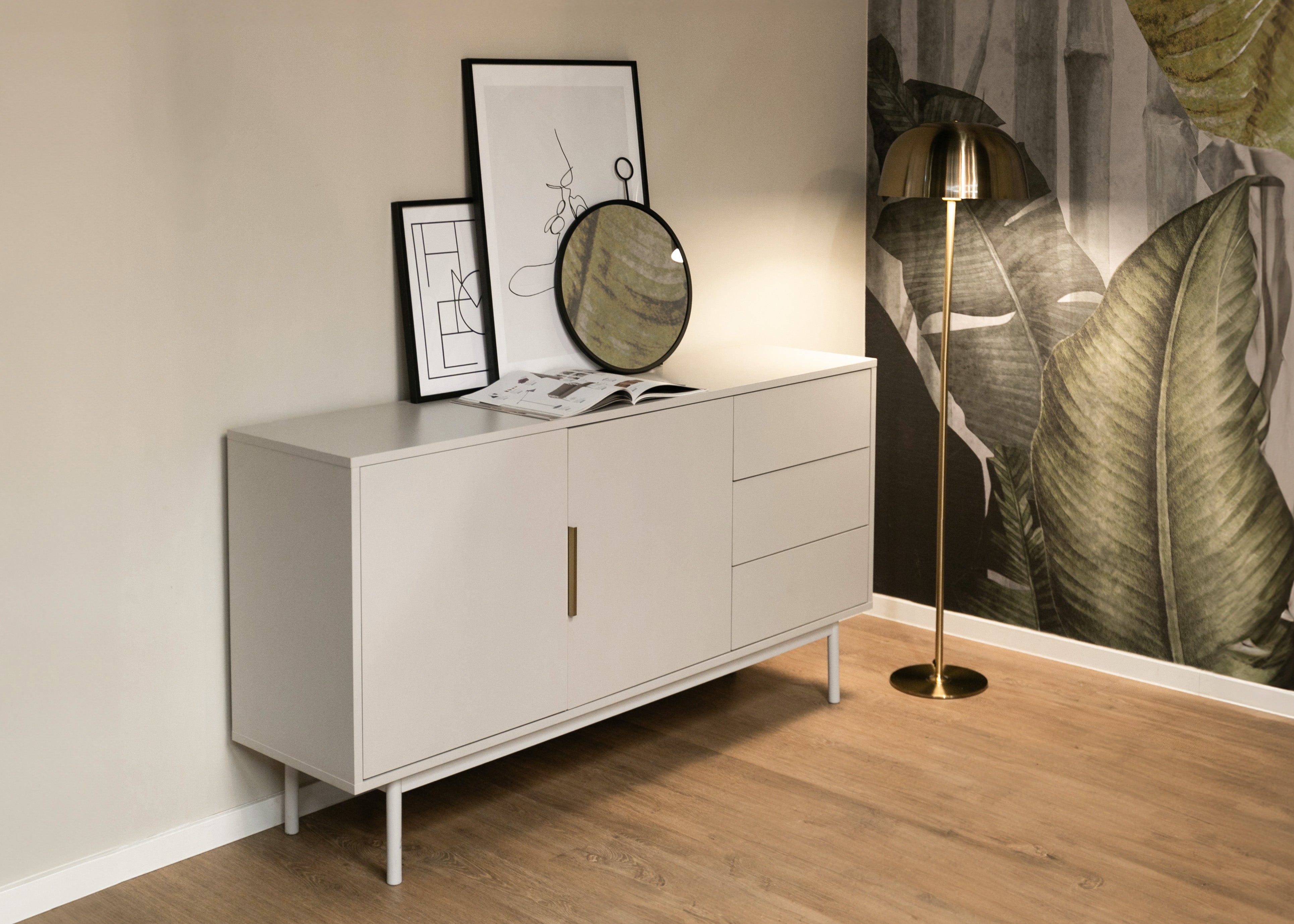 Komoda dwudrzwiowa Viviaro z trzema szufladami 154 cm kaszmir
