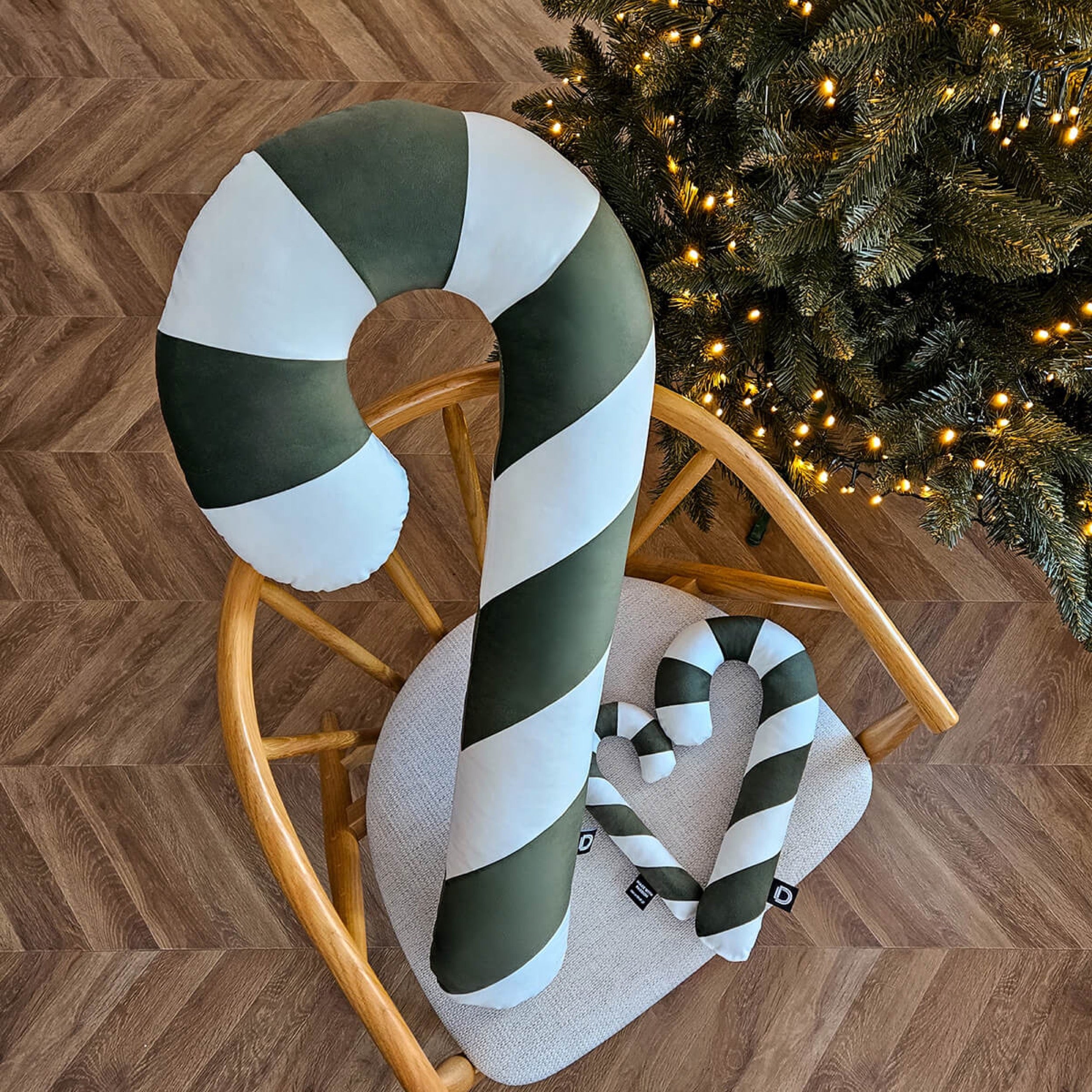 Poduszka XMAS 24 cm zielona laska cukrowa