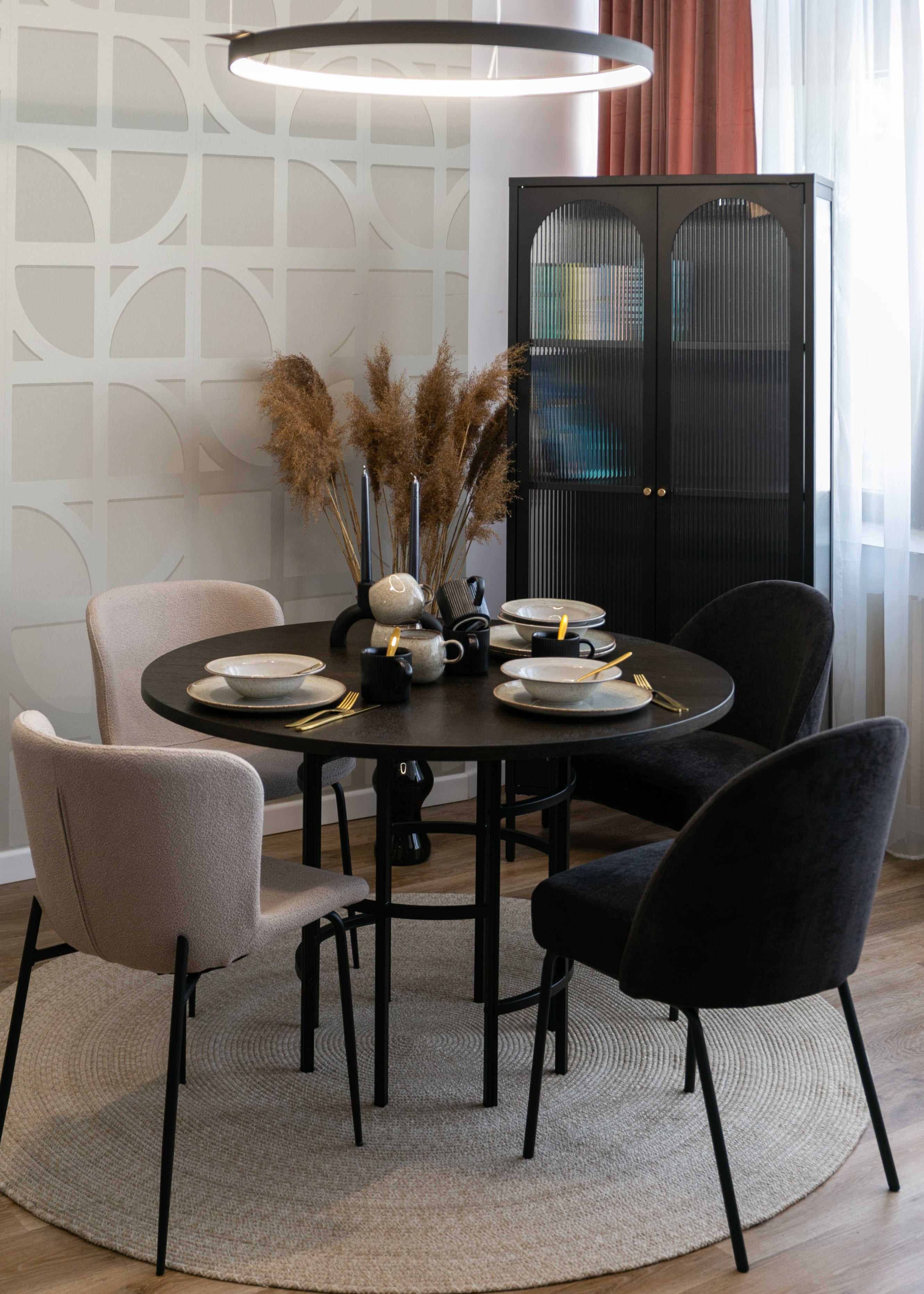 Krzesło tapicerowane Nelicials czarny szenil