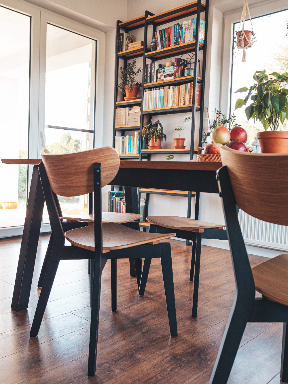 Krzesło Gemirro dąb z czarnymi nóżkami