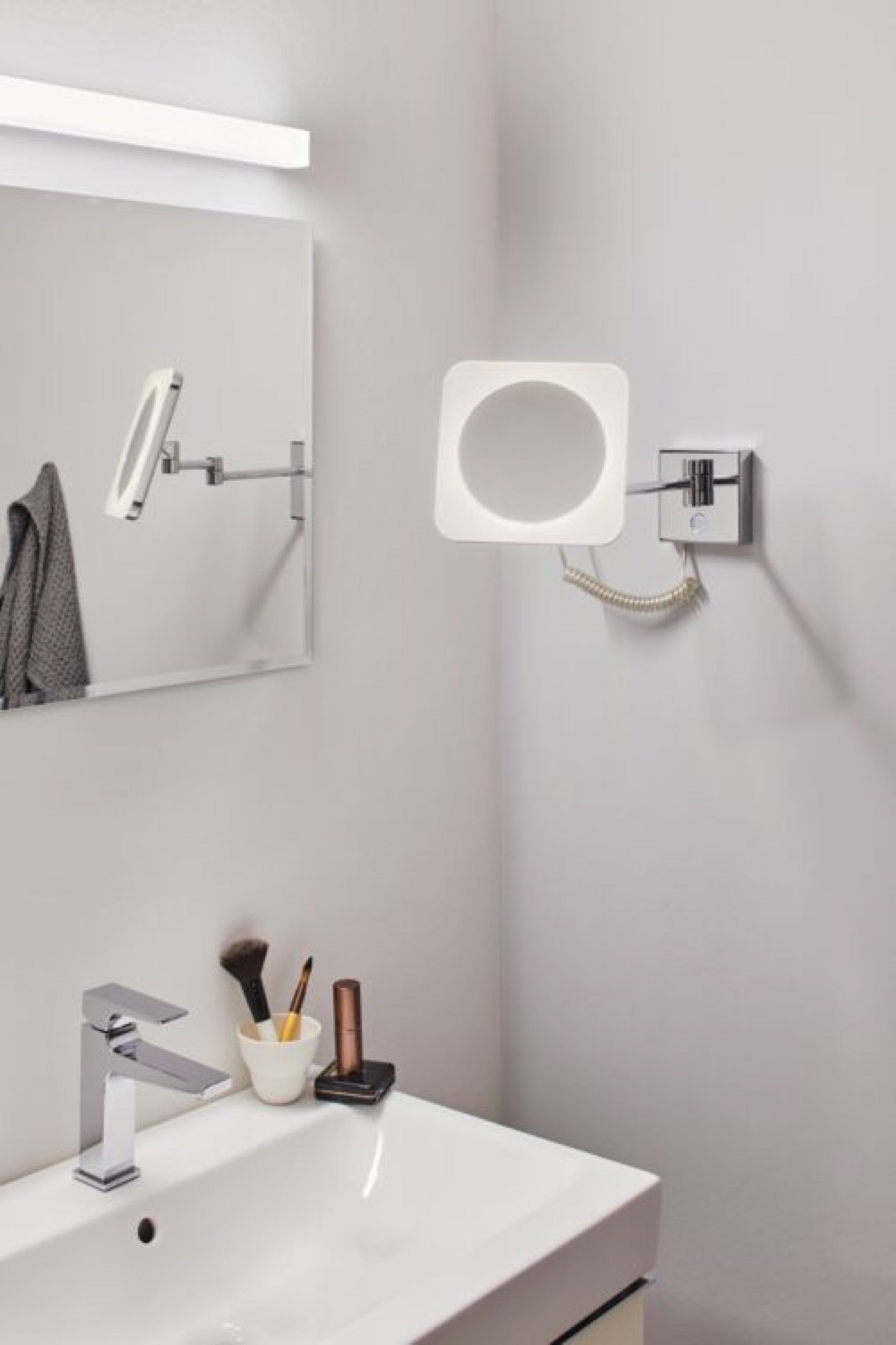 Lusterko kosmetyczne Jora LED chrom
