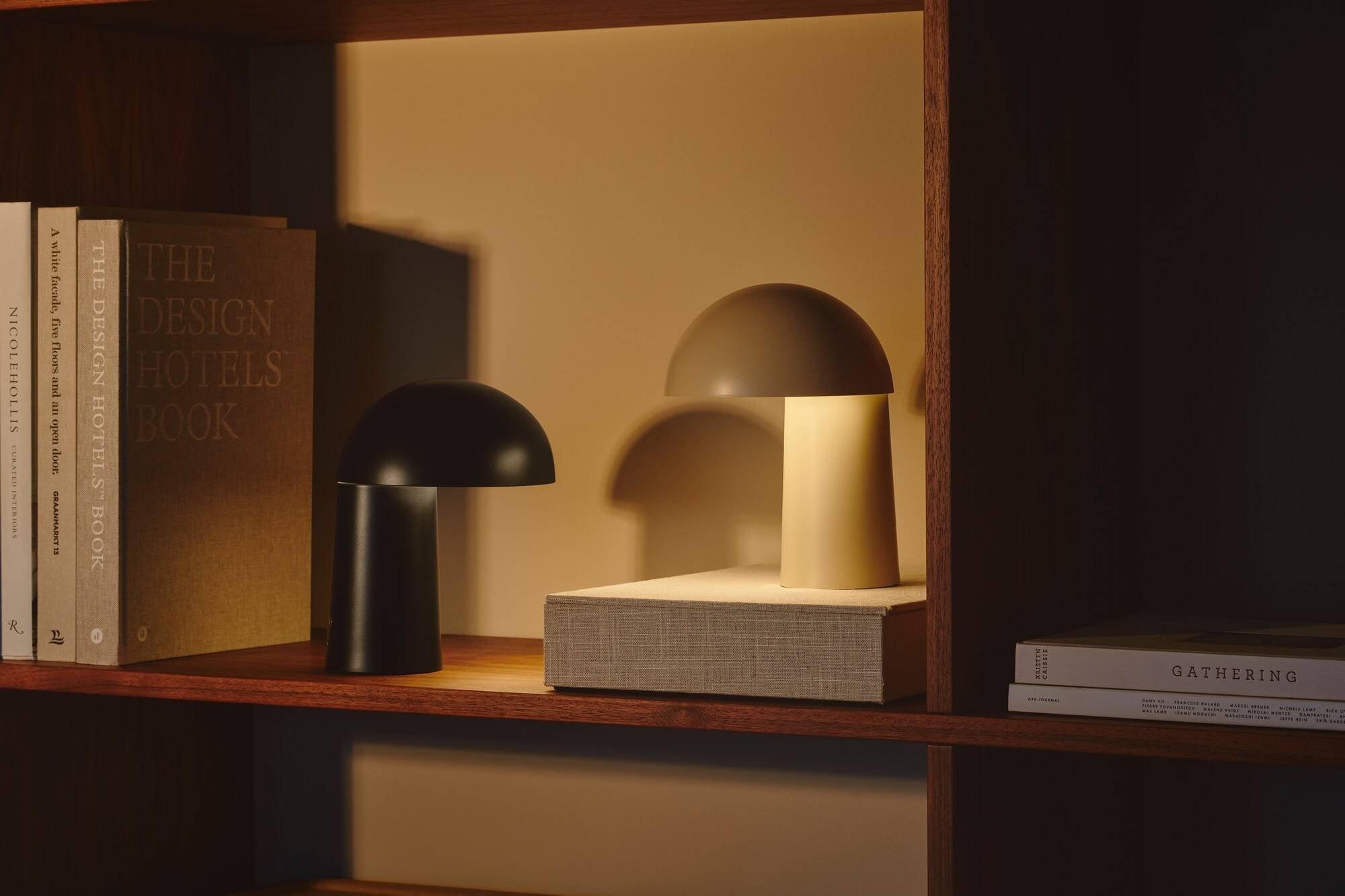 Lampa stołowa przenośna Faye beżowa z funkcją ściemniania