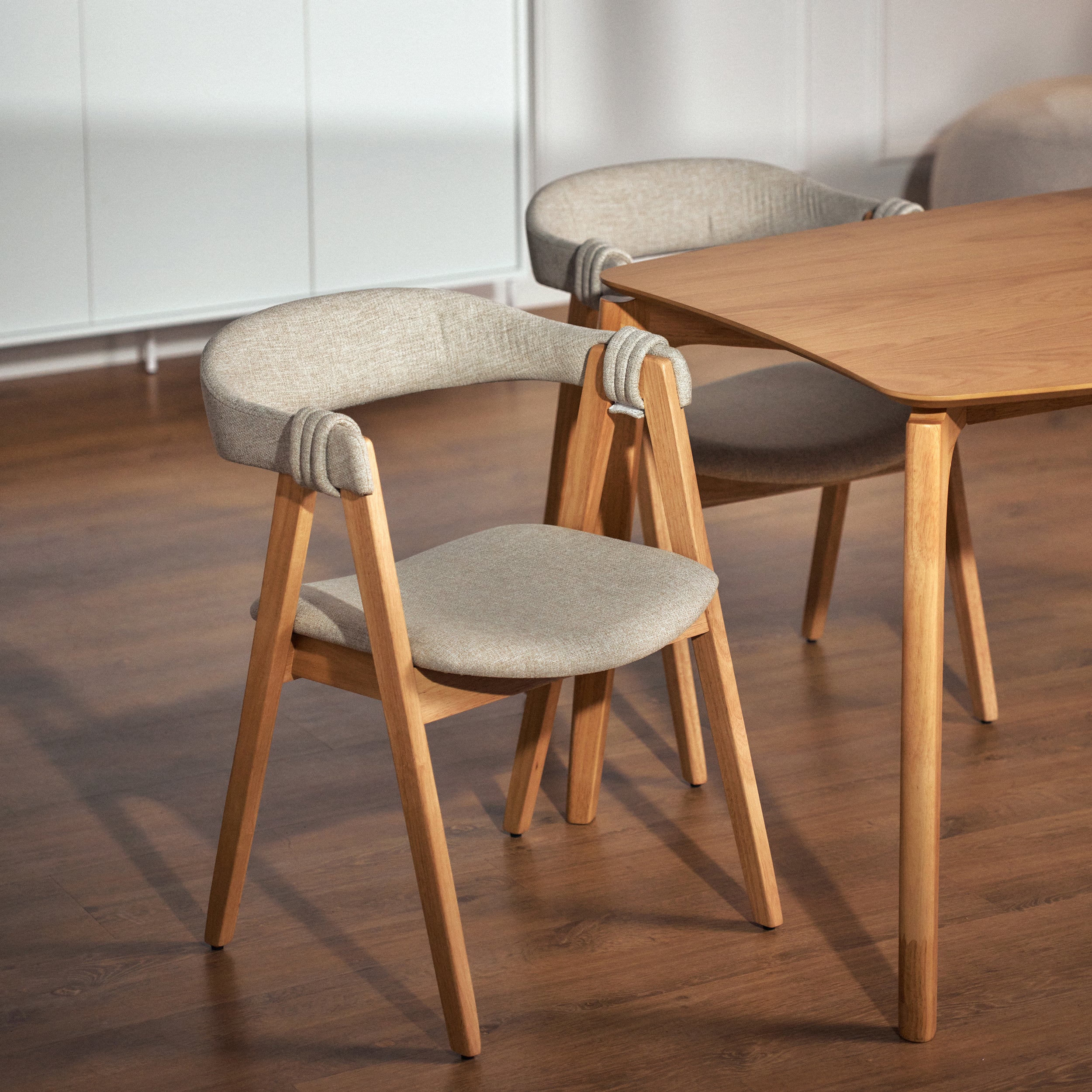 Krzesło drewniane do jadalni Inneles dąb naturalny/beżowe