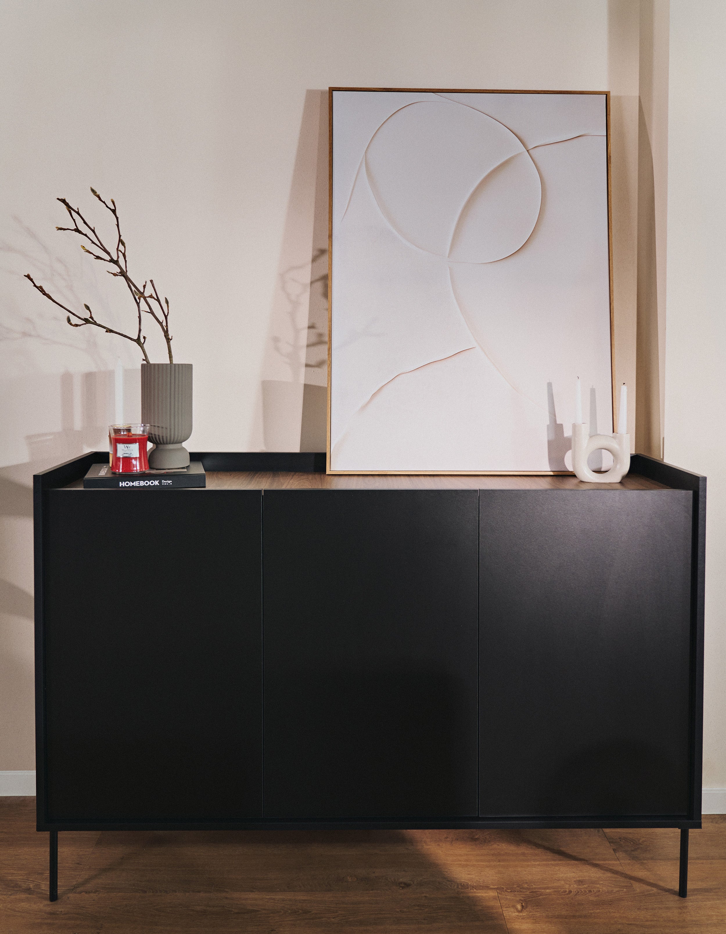 Komoda trzydrzwiowa Tovi 140 cm czarny/orzech wisconsin
