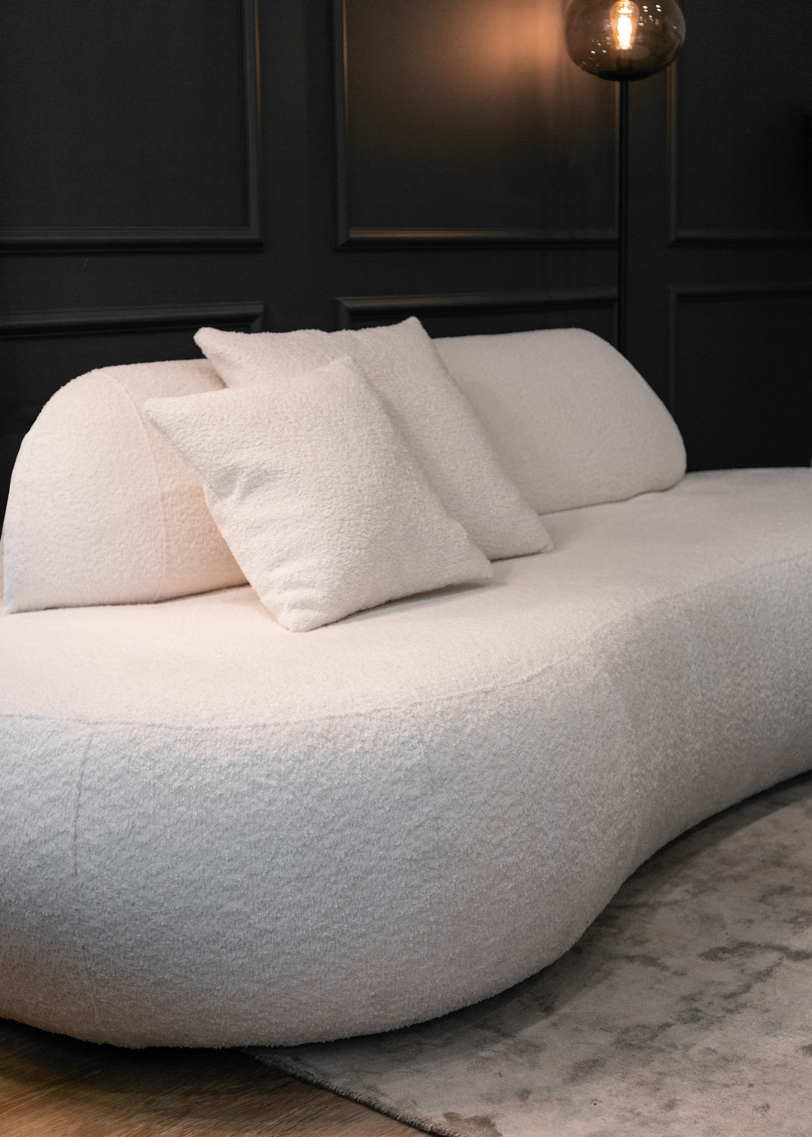Sofa trzyosobowa Balme kremowa boucle