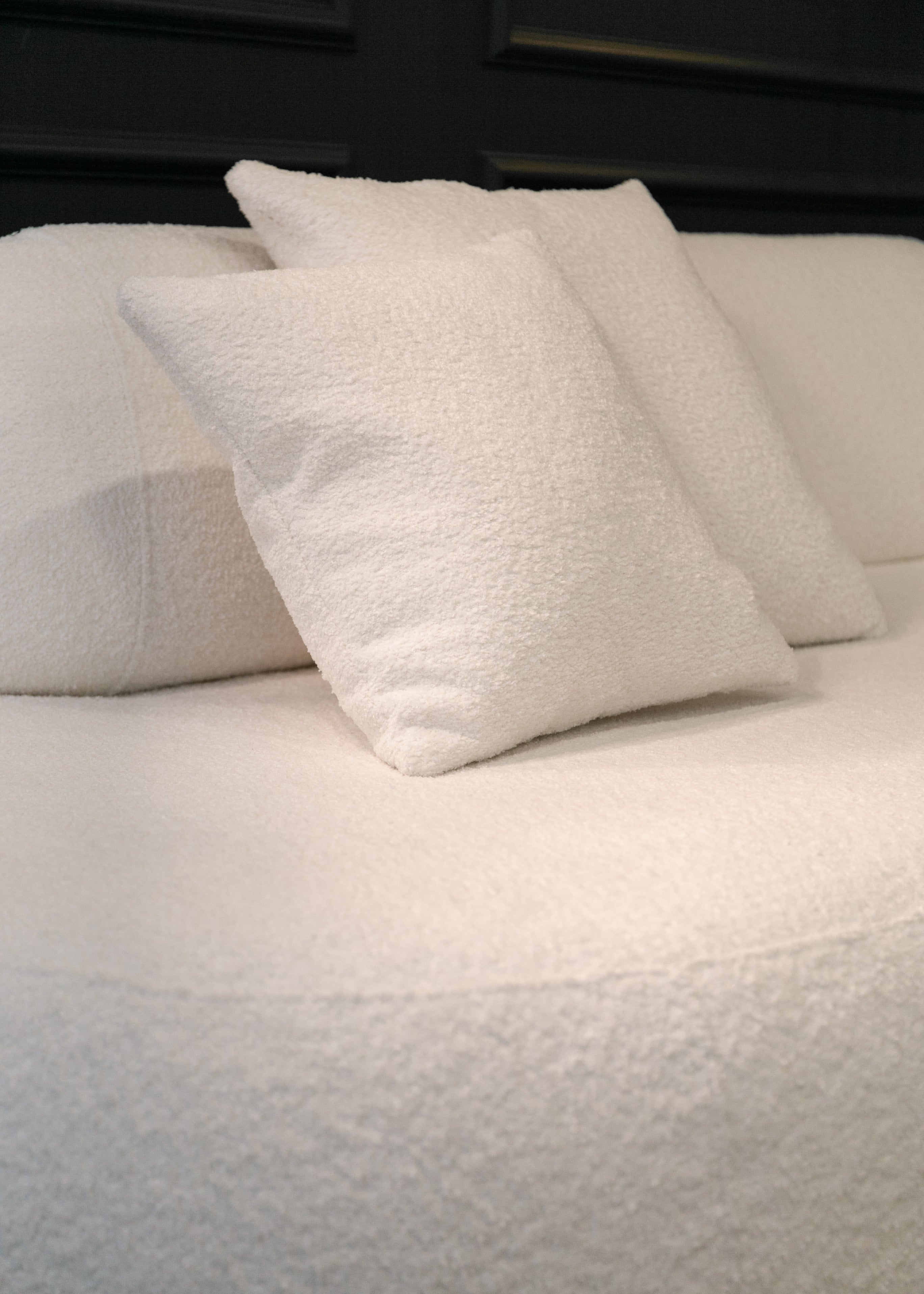 Sofa trzyosobowa Balme kremowa boucle