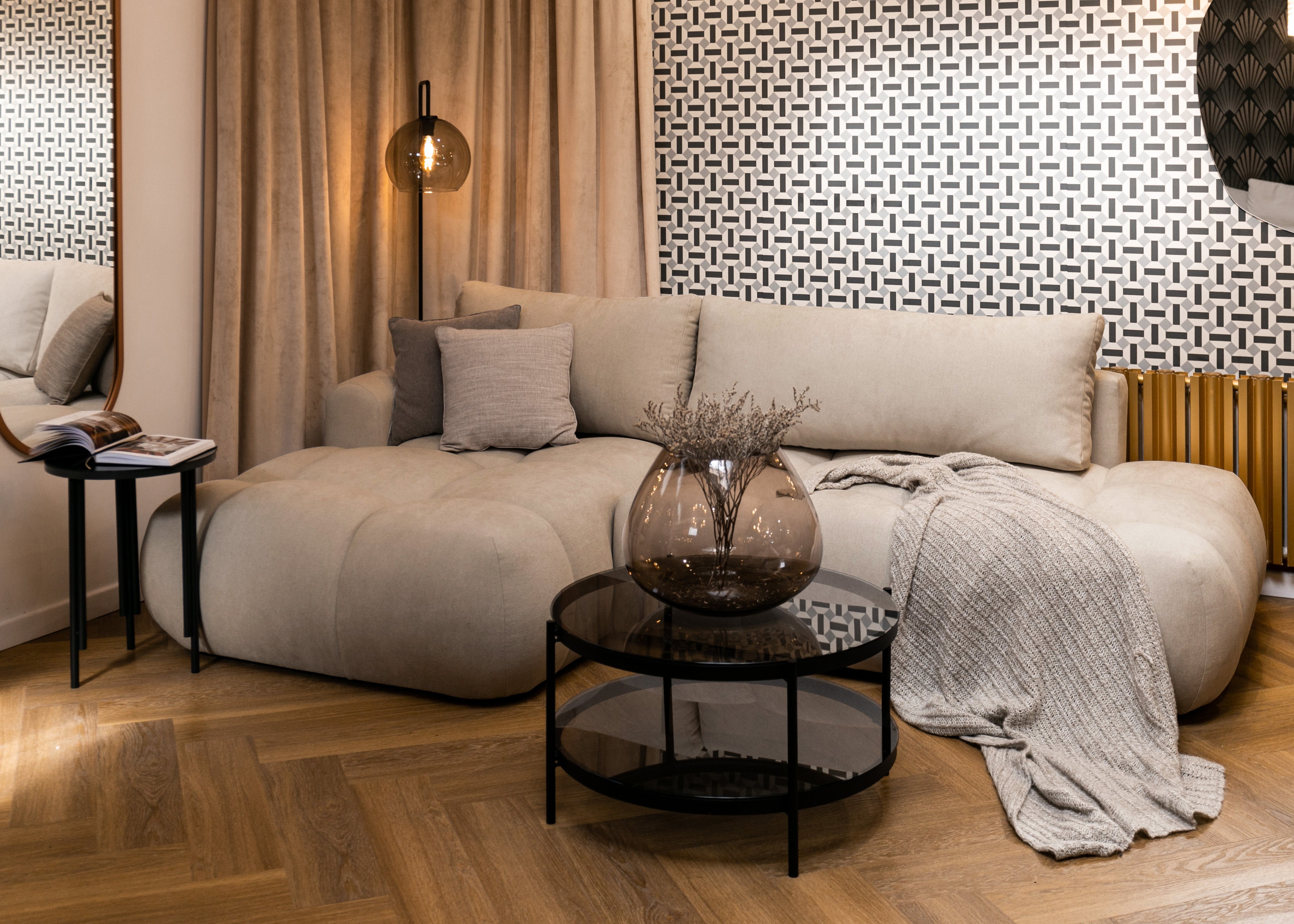 Narożnik z funkcją spania Ombo beżowy L-kształtny z pojemnikiem w tkaninie łatwoczyszczącej plecionka lewostronny