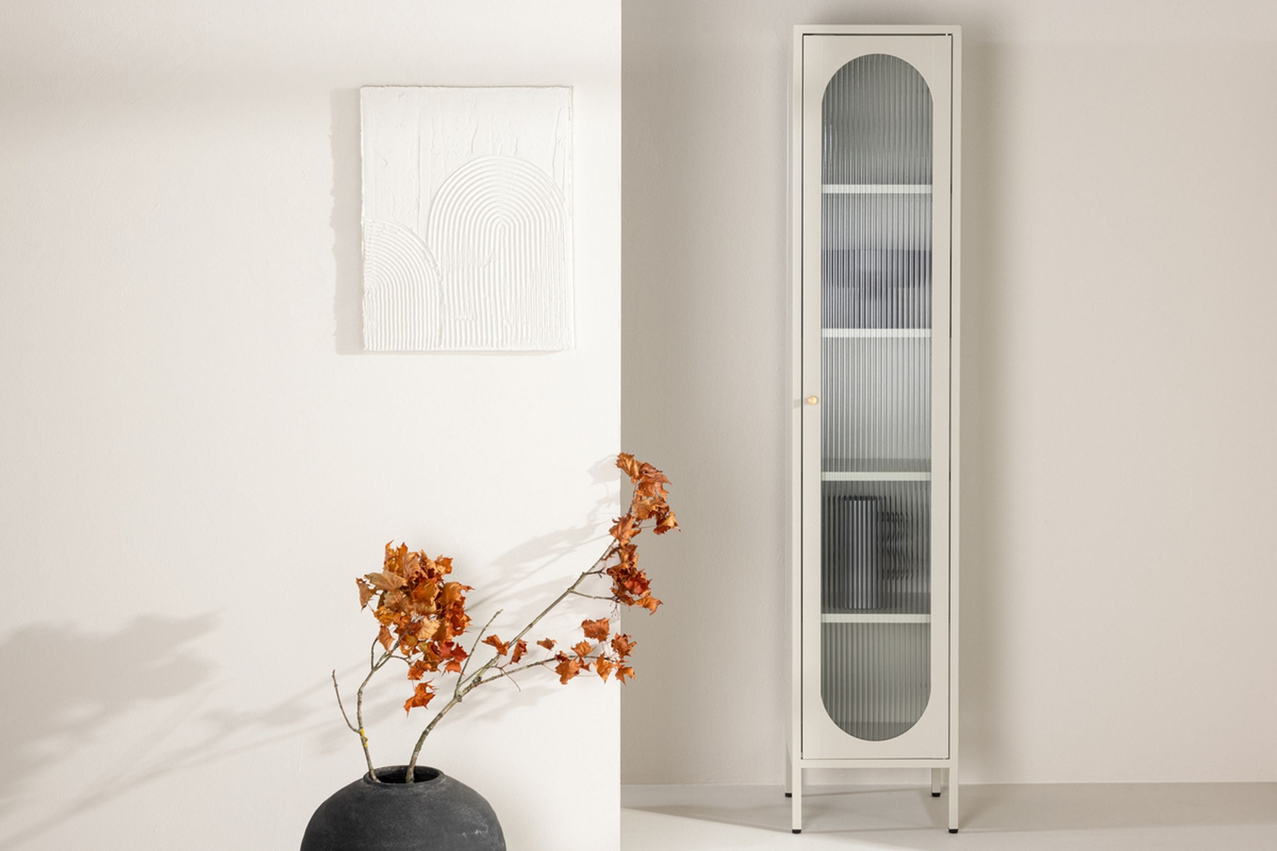 Witryna Bequiti 180x37 cm wysoka beżowa z drzwiczkami