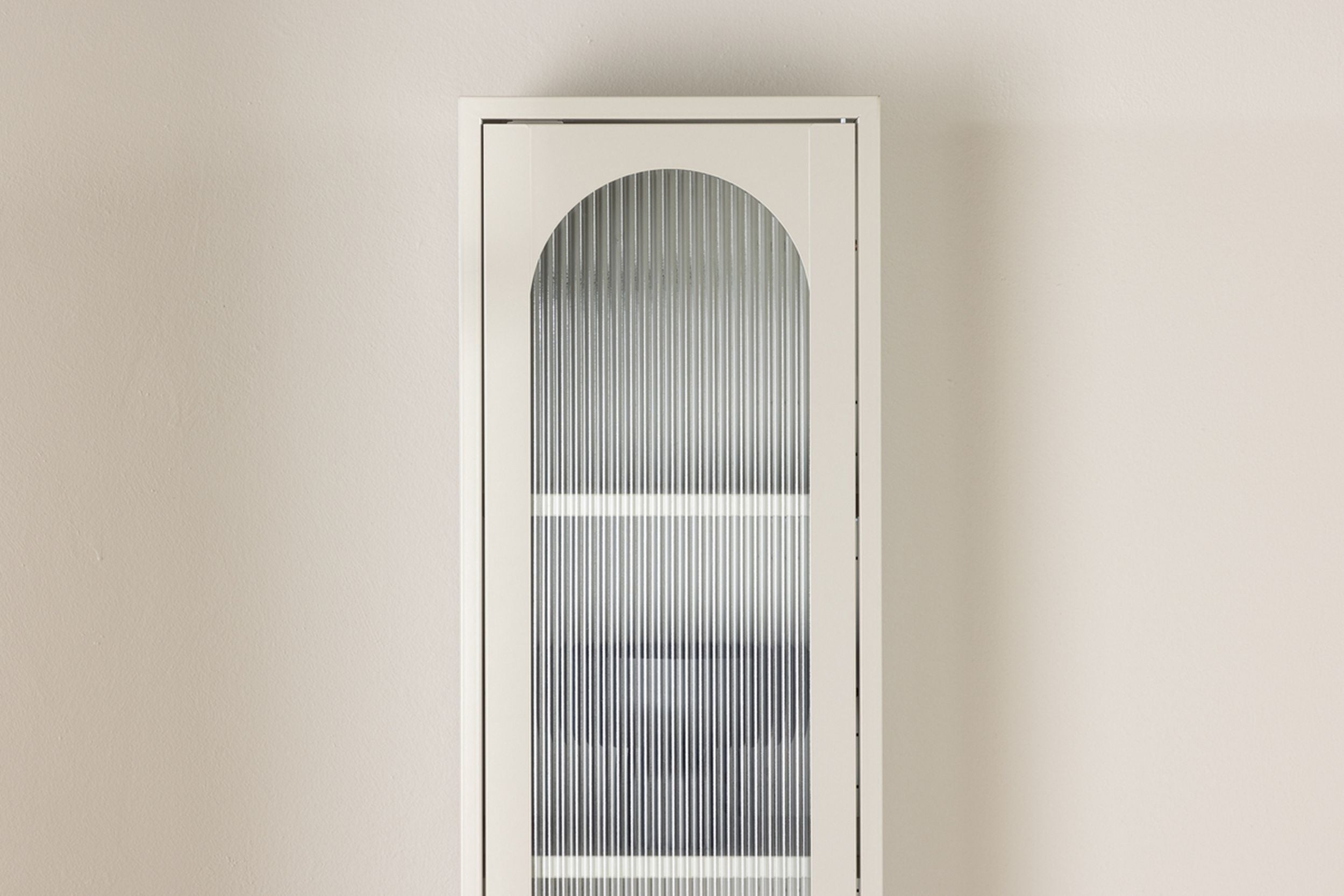 Witryna Bequiti 180x37 cm wysoka beżowa z drzwiczkami