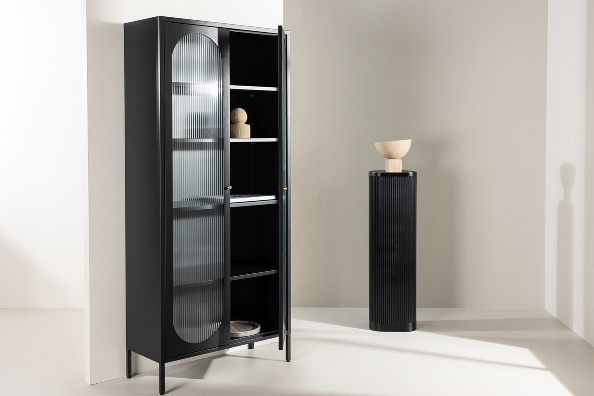Witryna dwudrzwiowa Bequiti 180x80 cm wysoka czarna