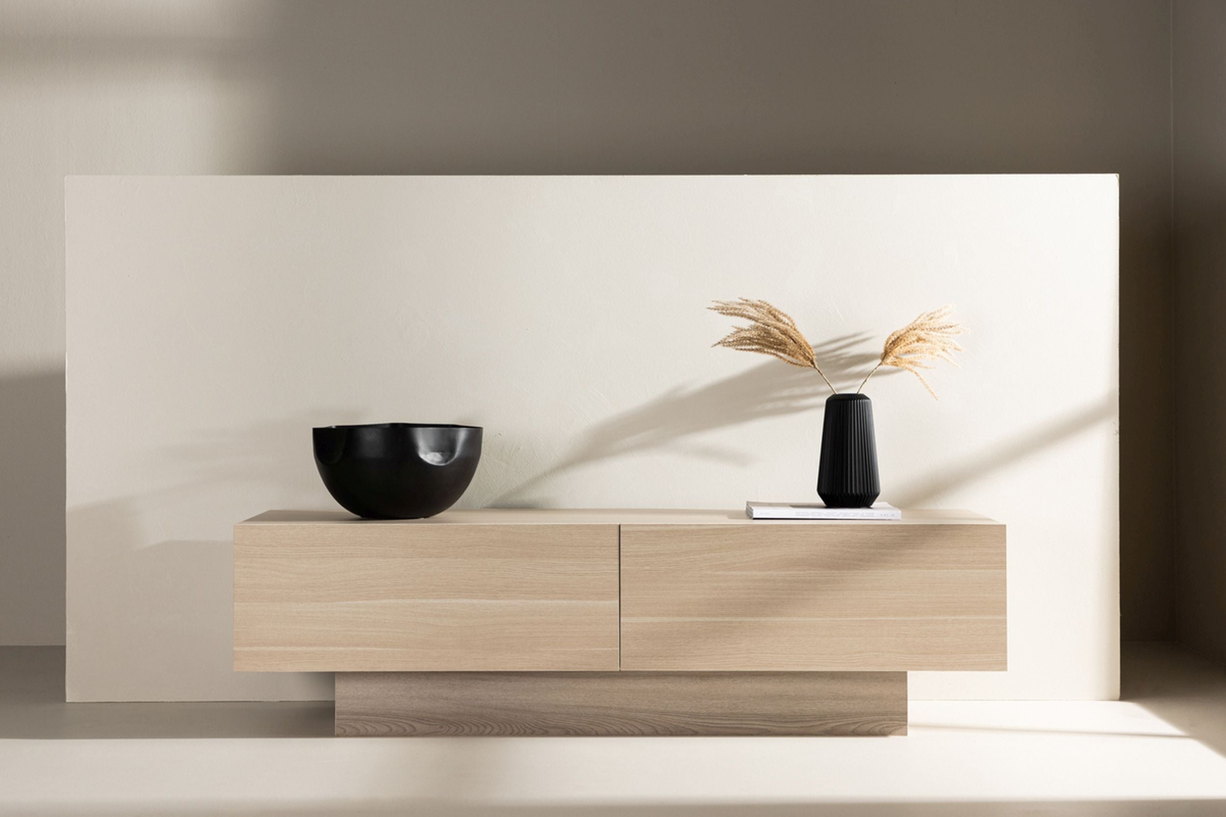 Szafka RTV Siveran 160x45 cm w kolorze naturalnym