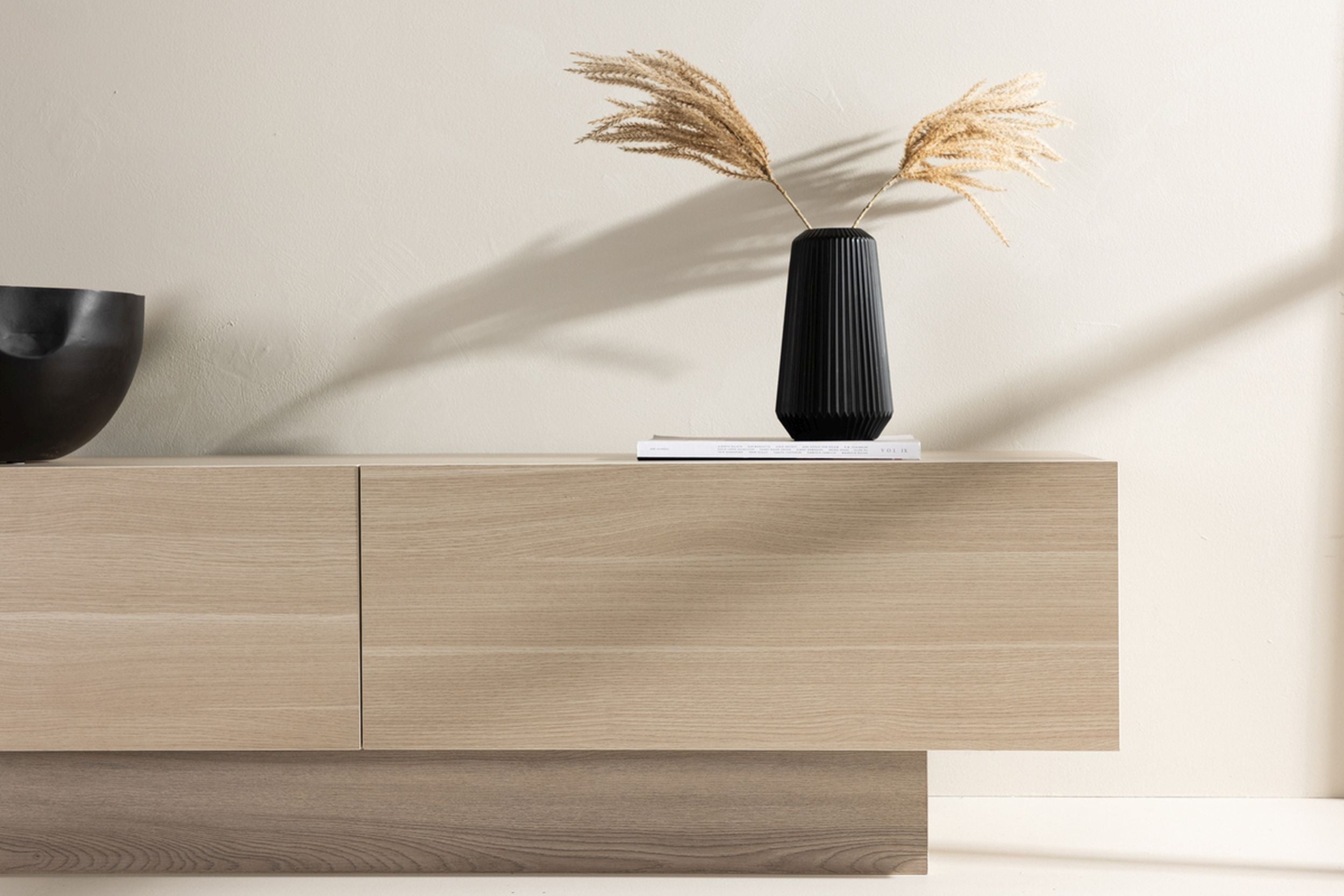 Szafka RTV Siveran 160x45 cm w kolorze naturalnym