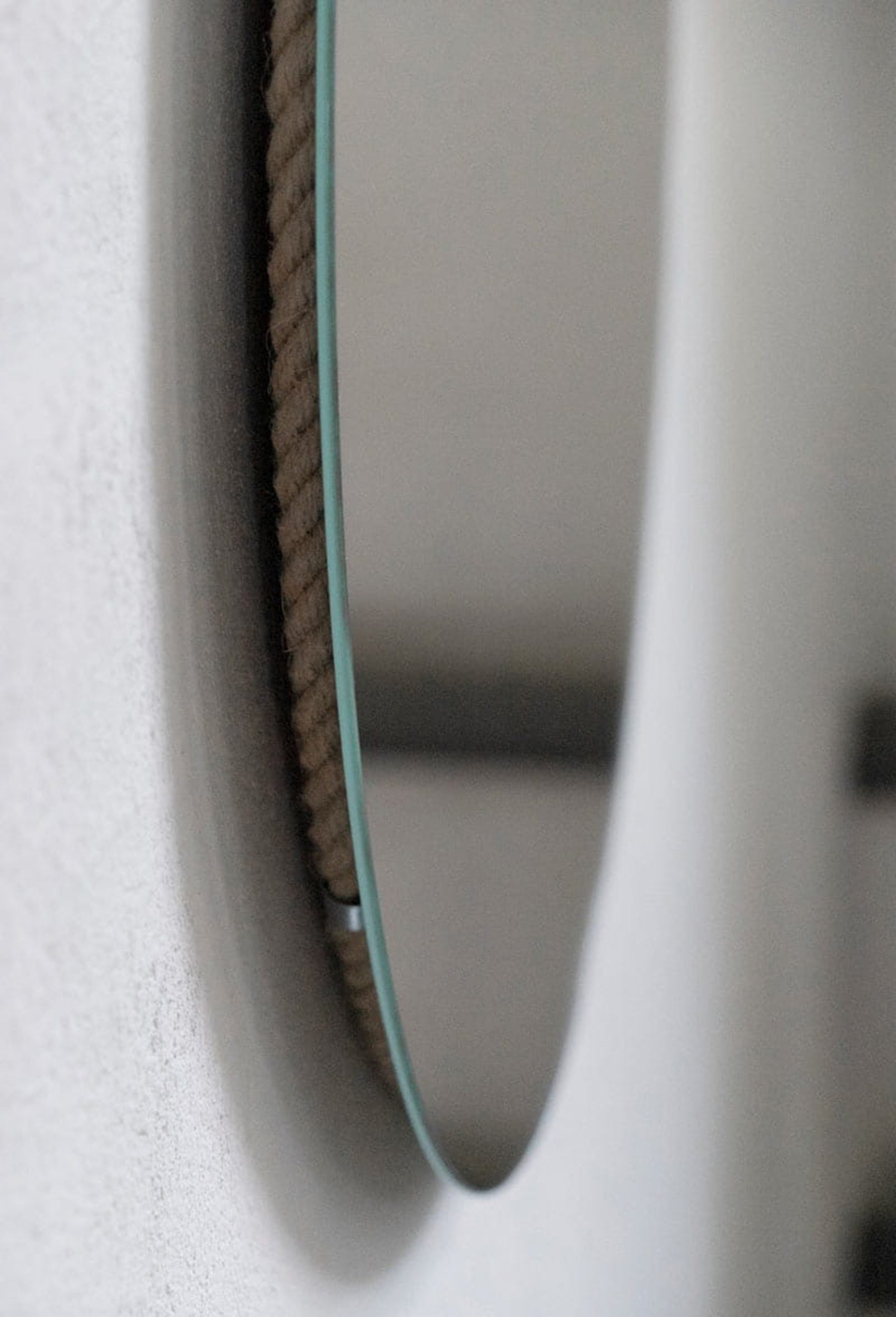 Lustro Twist na sznurze z pętelką 80 cm