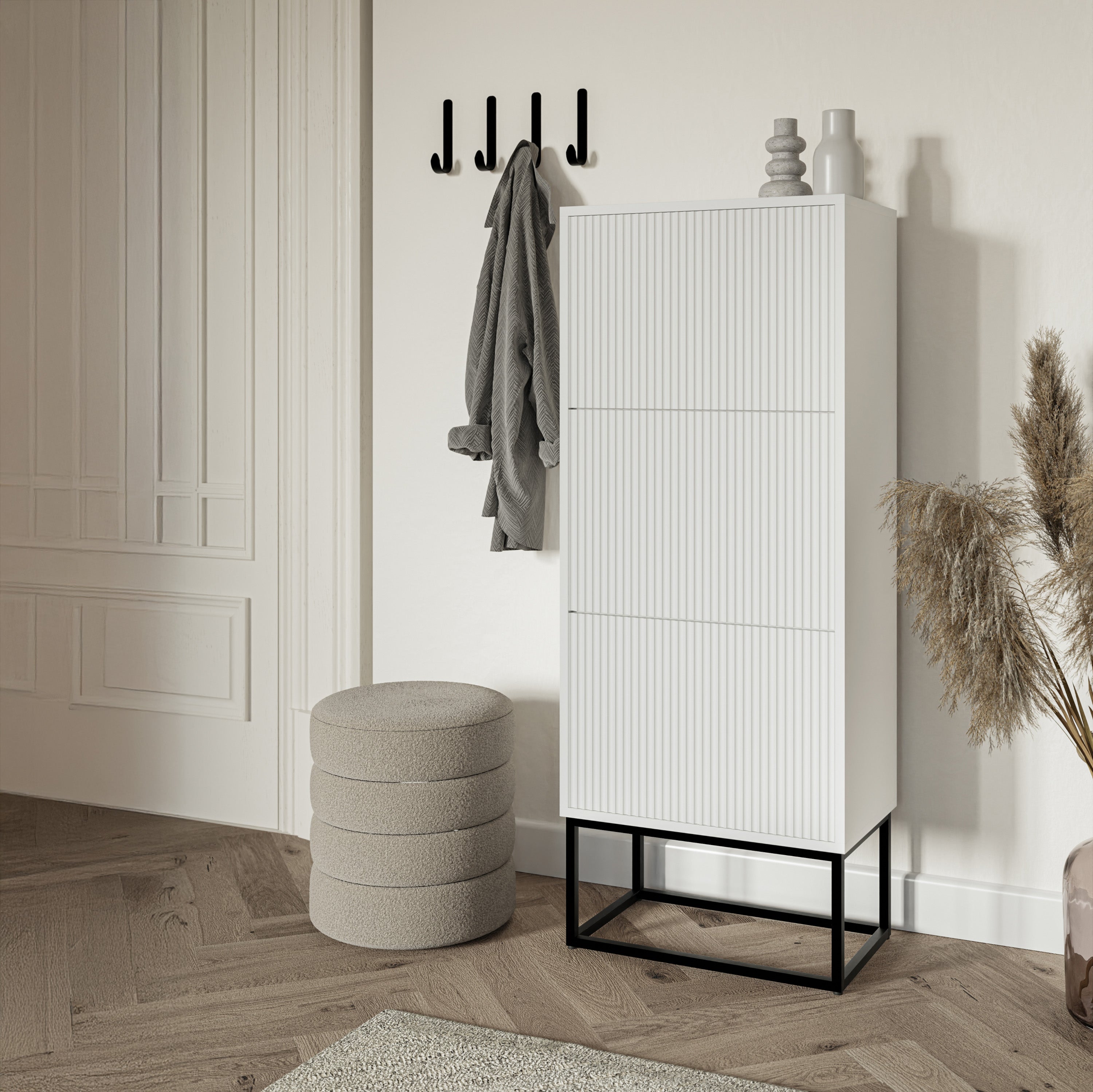 Szafka na buty Veldio z frezowanym frontem i trzema przegrodami 50 cm Biała z czarnymi nogami