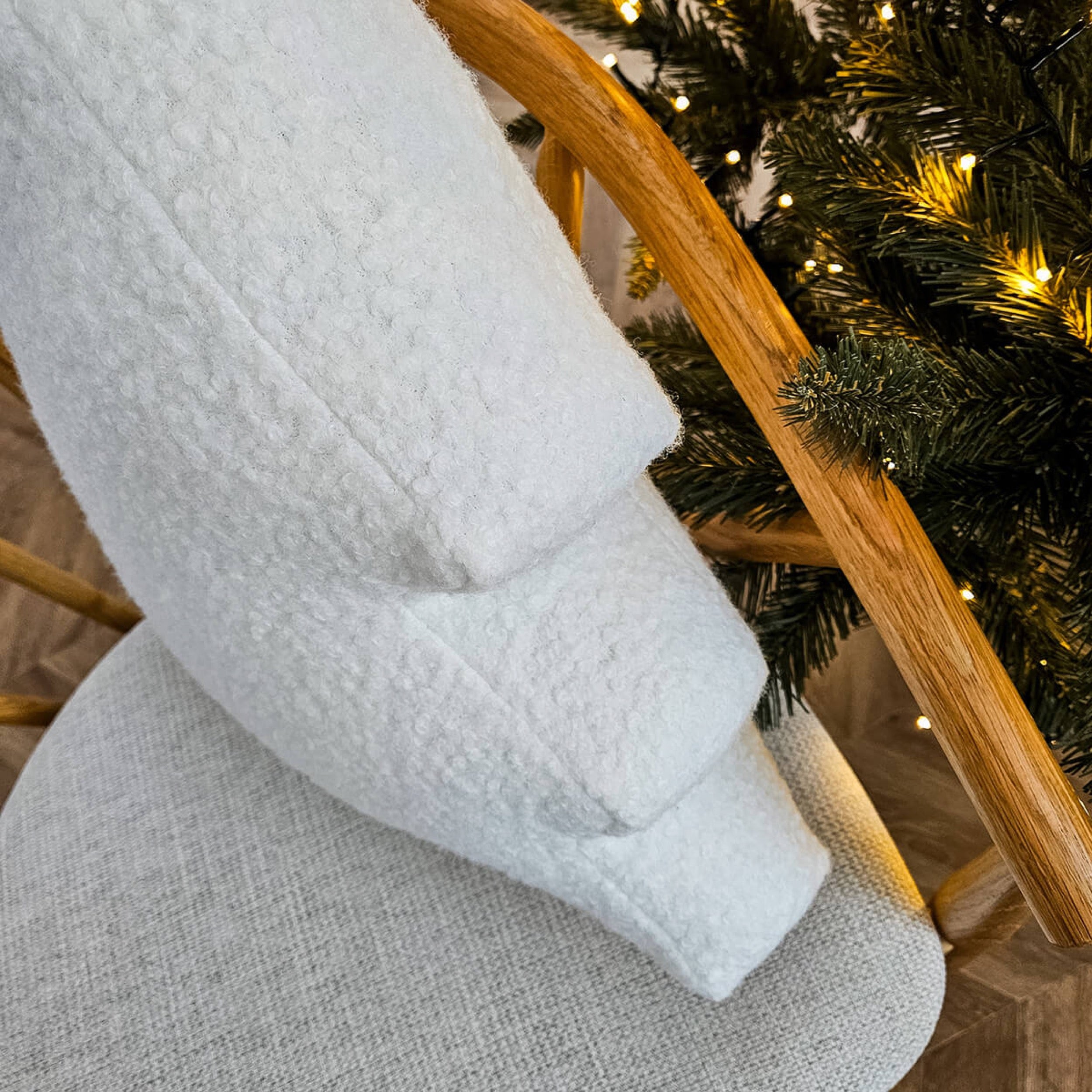 Poduszka Soft Loop 45x45 cm biała choinka