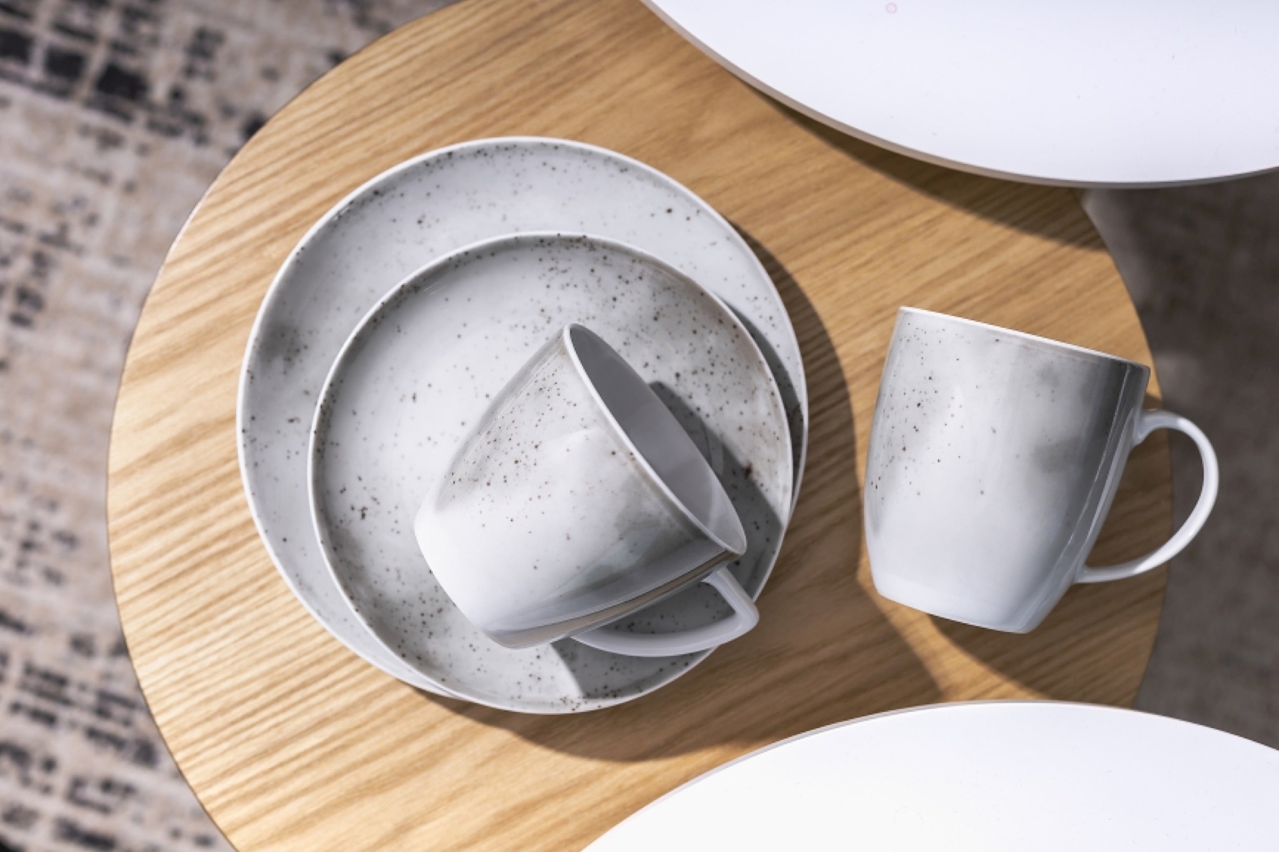 Kubek porcelanowy Boss 380 ml biało-szary