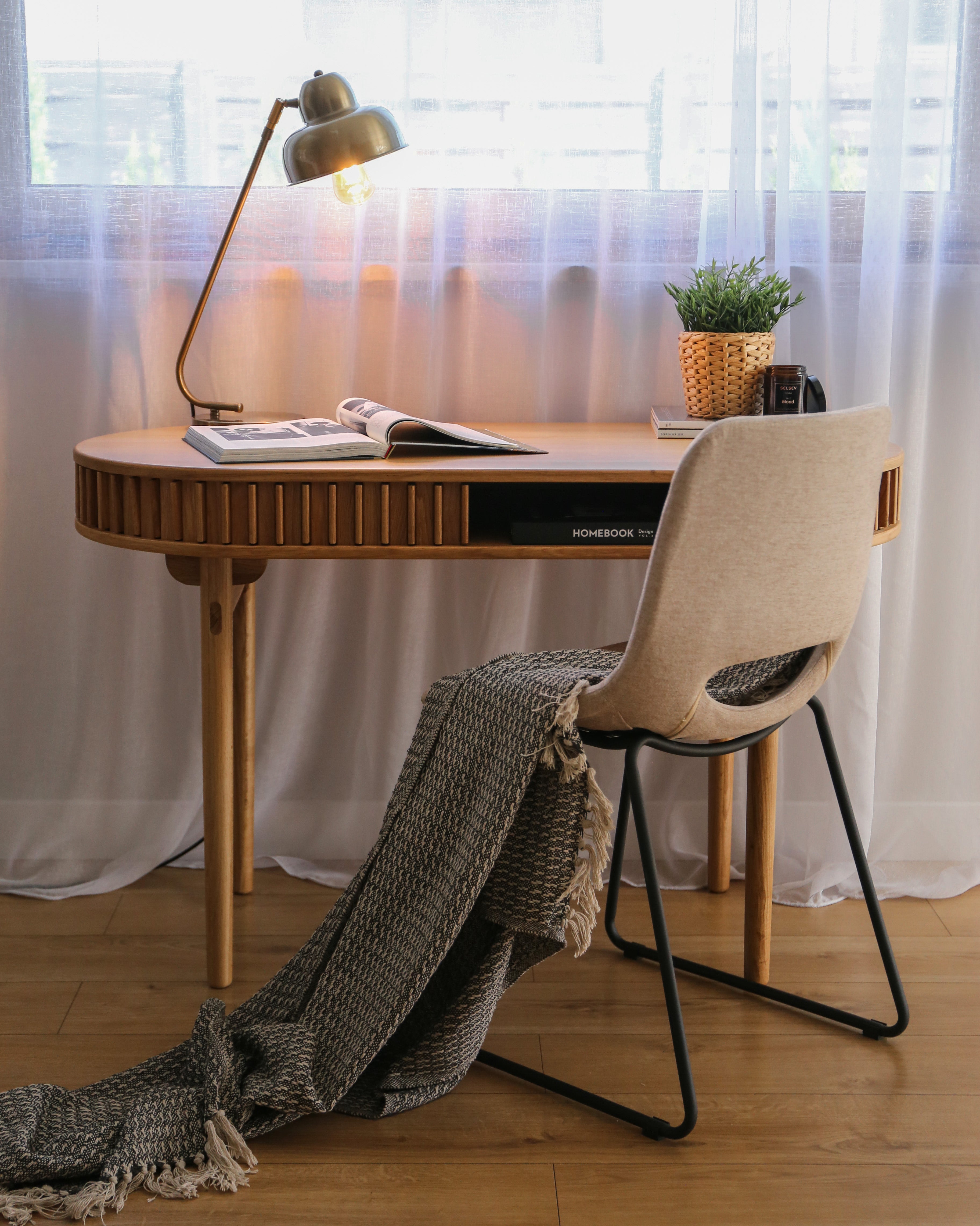 Biurko Yoffers 120x60 cm lamele dąb naturalny