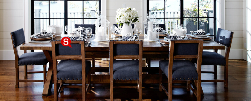 Pięknie urządzona jadalnia z dużym stołem i krzesłami tapicerowanymi.