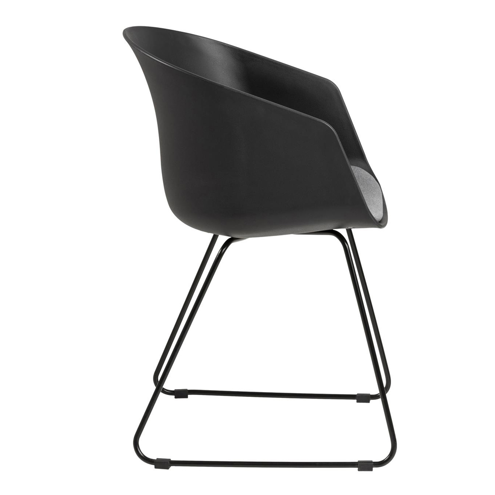 Krzesło Tamarillo czarne na stalowych płozach