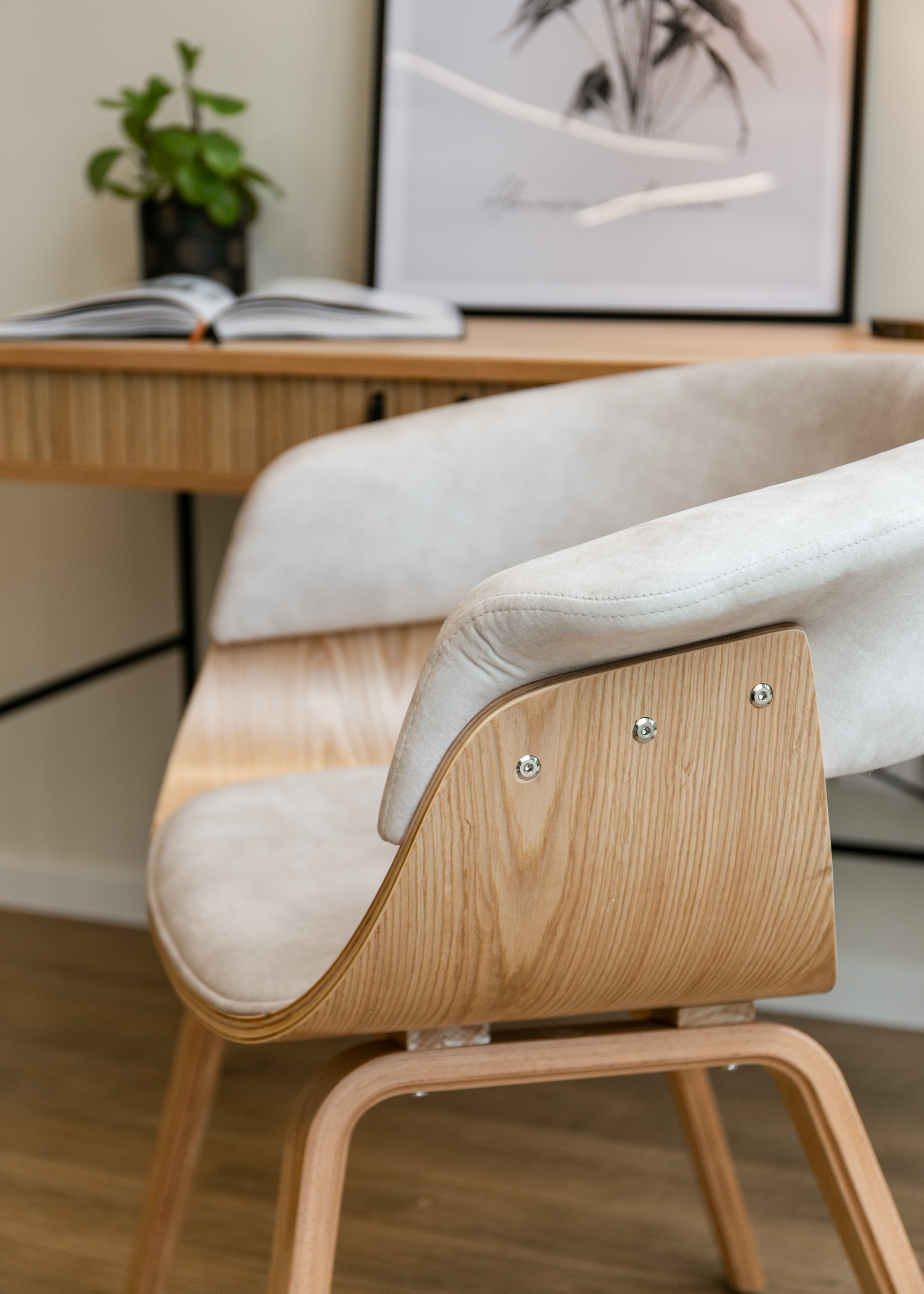 Krzesło drewniane Modunks beżowy velvet/sklejka
