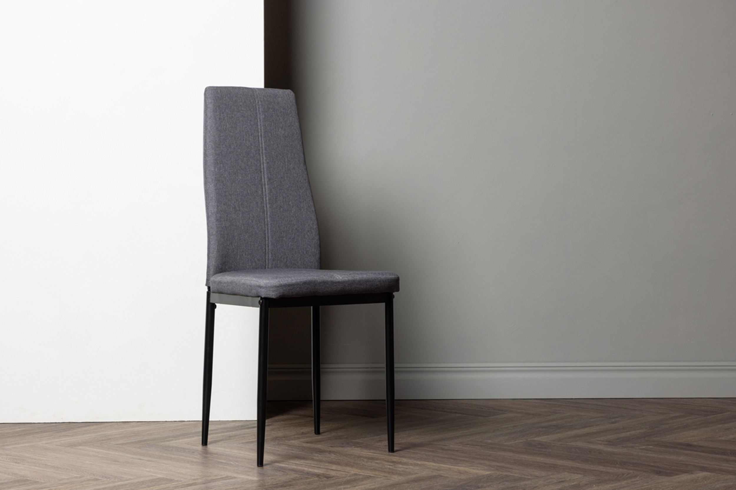 Krzesło tapicerowane Dorolly szare z czarną podstawą