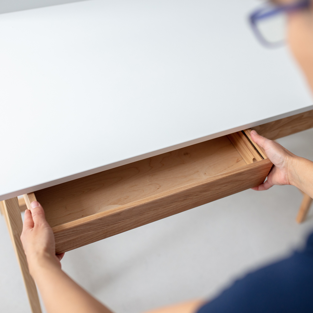 Biurko drewniane Luka 110x50 cm z dwoma szufladami Biały