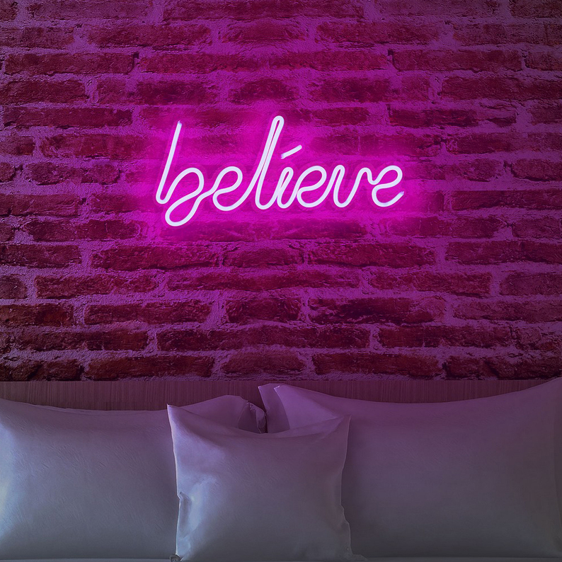 Neon na ścianę Letely z napisem Believe różowy