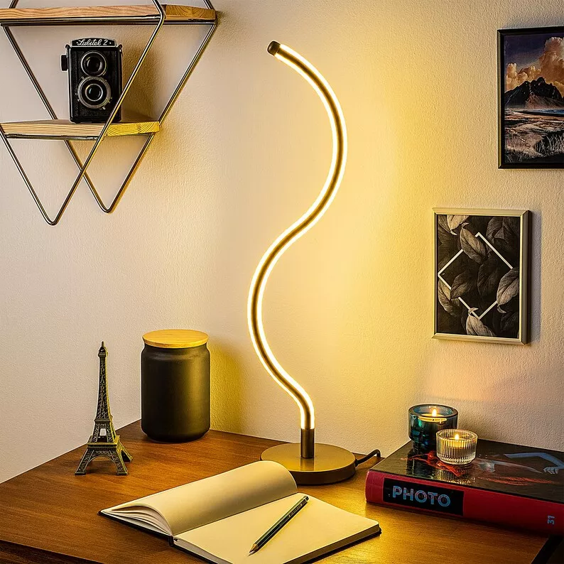 Lampka na biurko Hineting złota