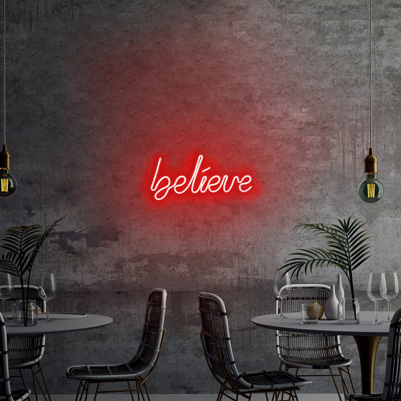 Neon na ścianę Letely z napisem Believe czerwony