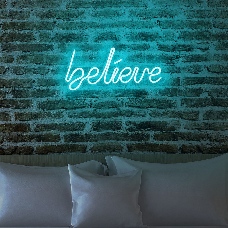 Neon na ścianę Letely z napisem Believe niebieski