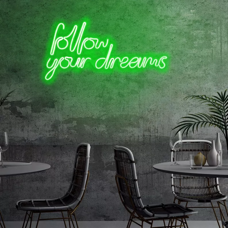 Neon na ścianę Letely z napisem Follow Your Dreams zielony
