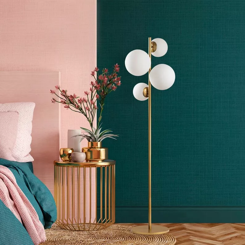 Lampa podłogowa Horrelf złota/ mleczne klosze