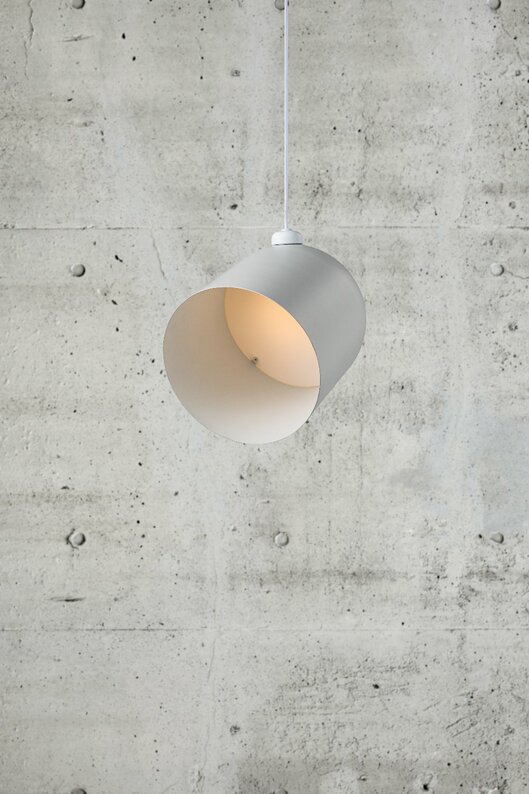 Lampa wisząca Angle 31,5 cm biały metalowy klosz