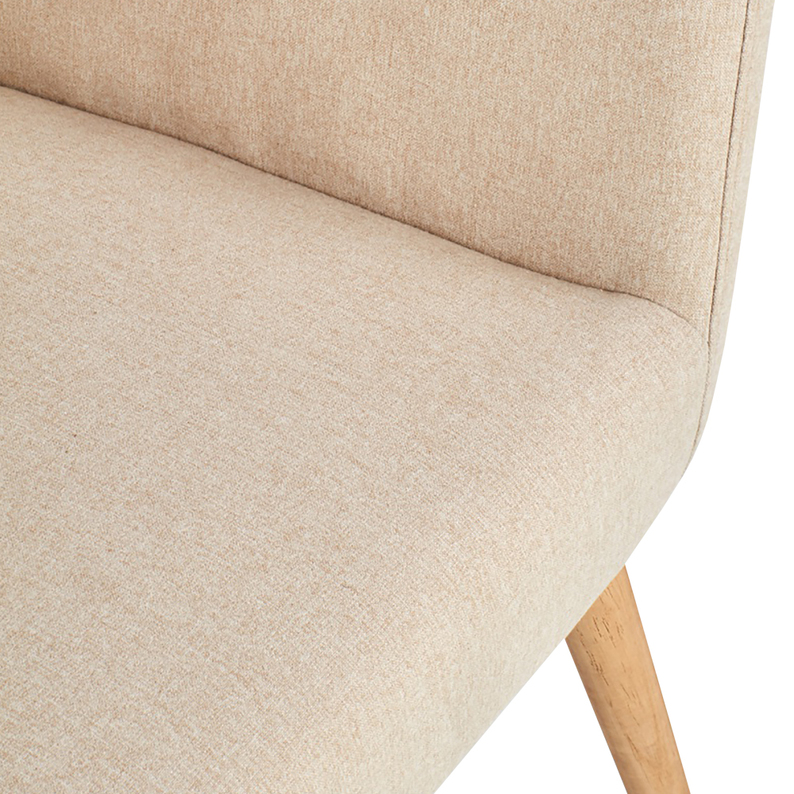 Fotel Emifban na drewnianych nogach - beżowe tapicerowanie